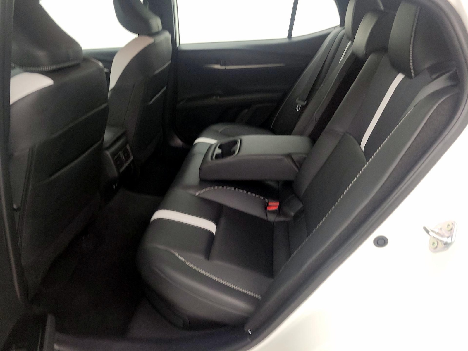2025 Toyota Camry SE - Photo 20