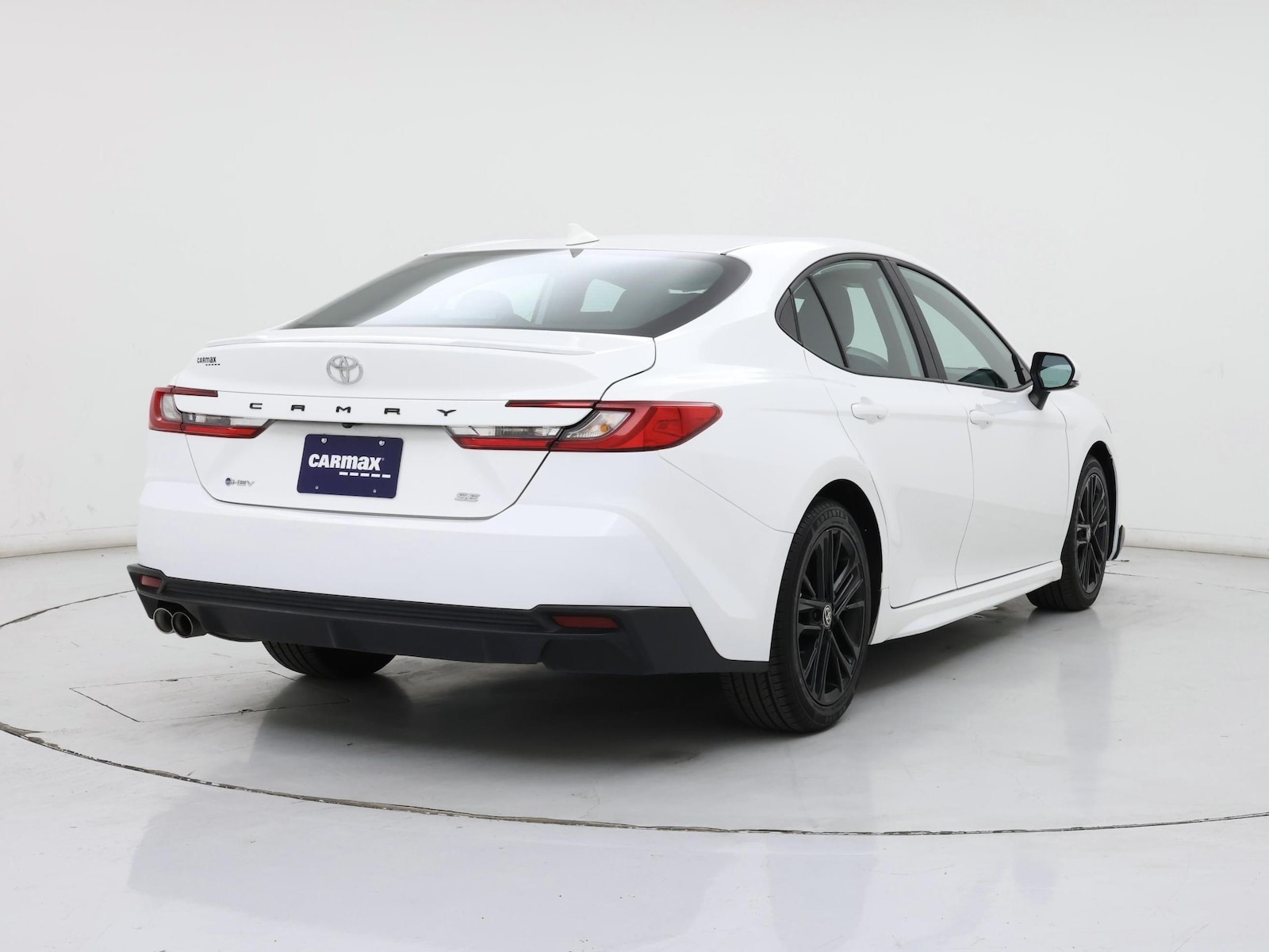 2025 Toyota Camry SE - Photo 9