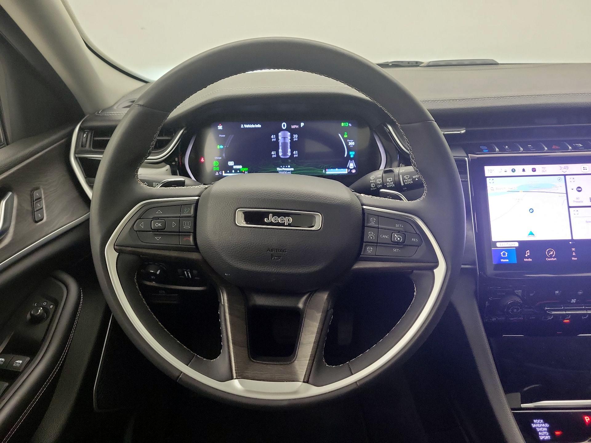 Thumbnail: 2023 Jeep Grand Cherokee - 10