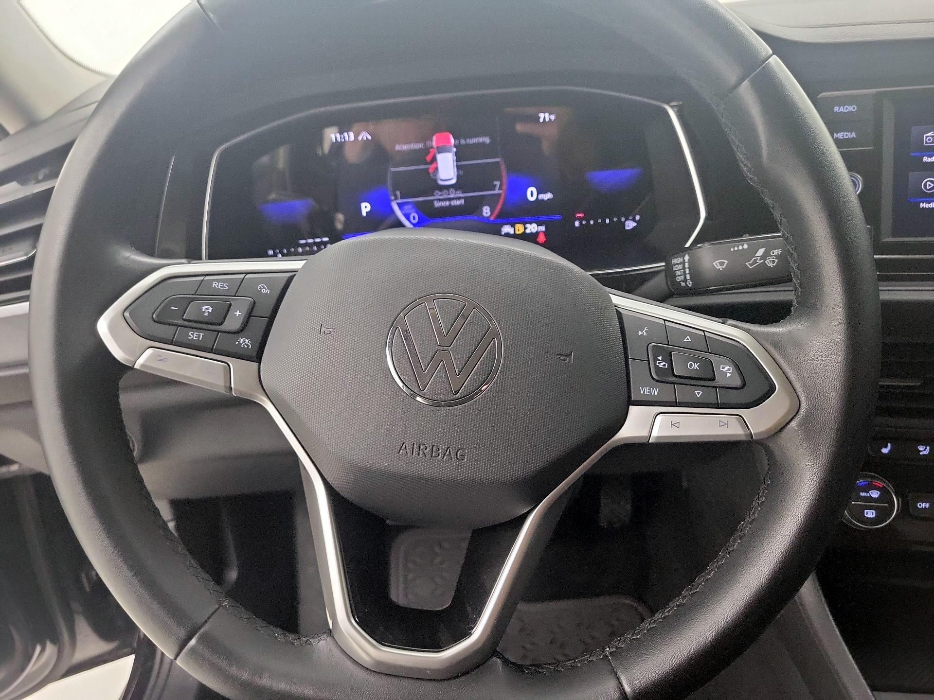 Thumbnail: 2023 Volkswagen Jetta - 10