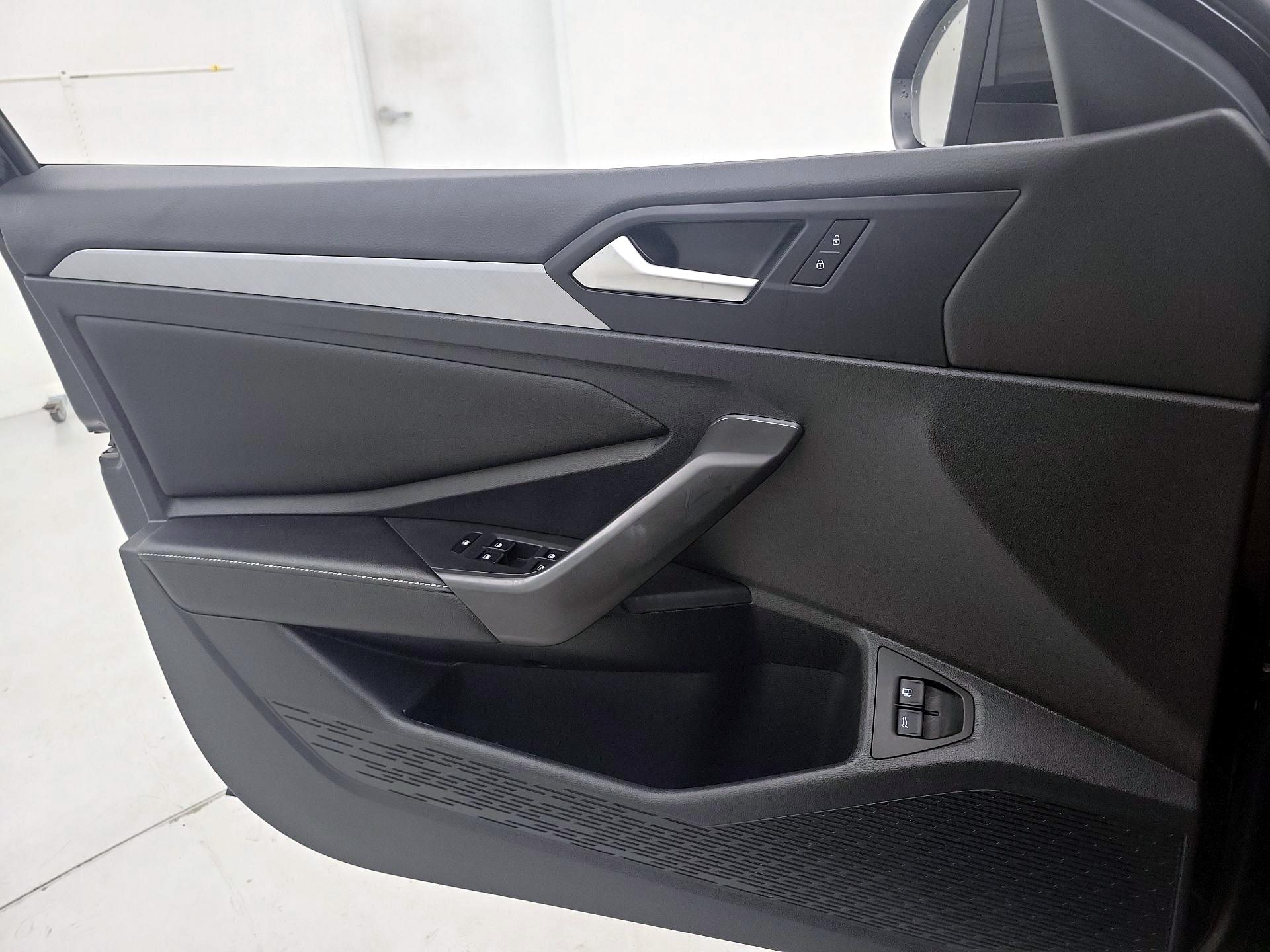Thumbnail: 2023 Volkswagen Jetta - 12