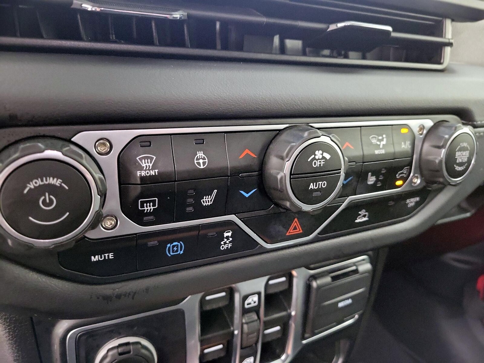2025 Jeep Wrangler 4xe Sahara 4XE - Photo 17