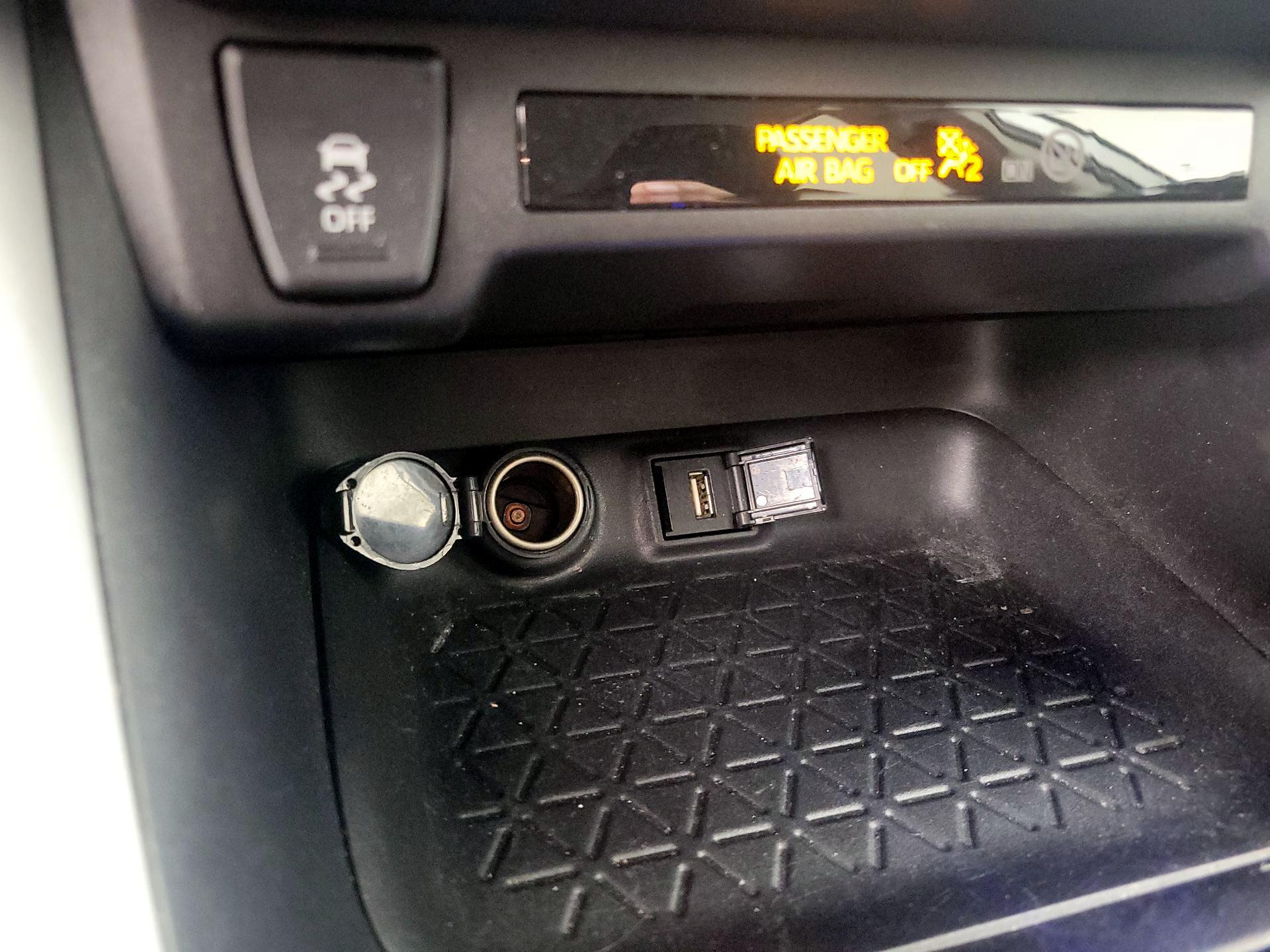 Thumbnail: 2021 Toyota RAV4 - 18