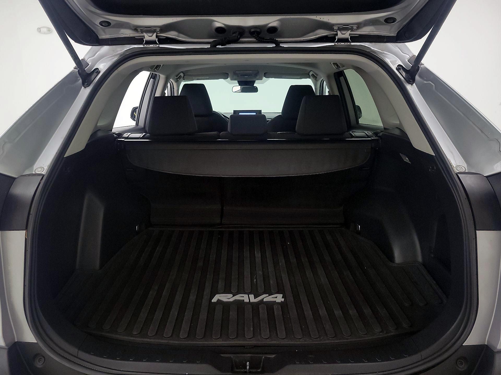 Thumbnail: 2021 Toyota RAV4 - 20