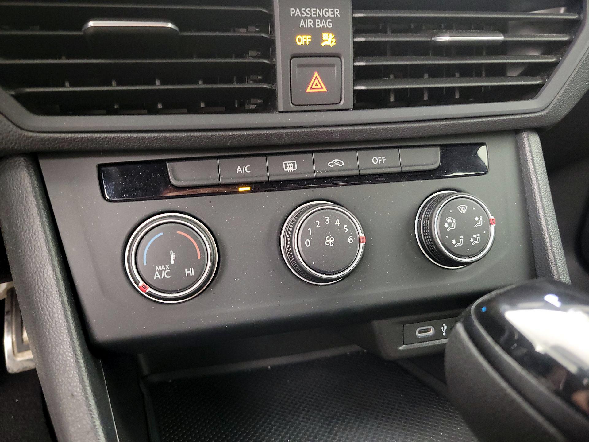 Thumbnail: 2023 Volkswagen Jetta - 16