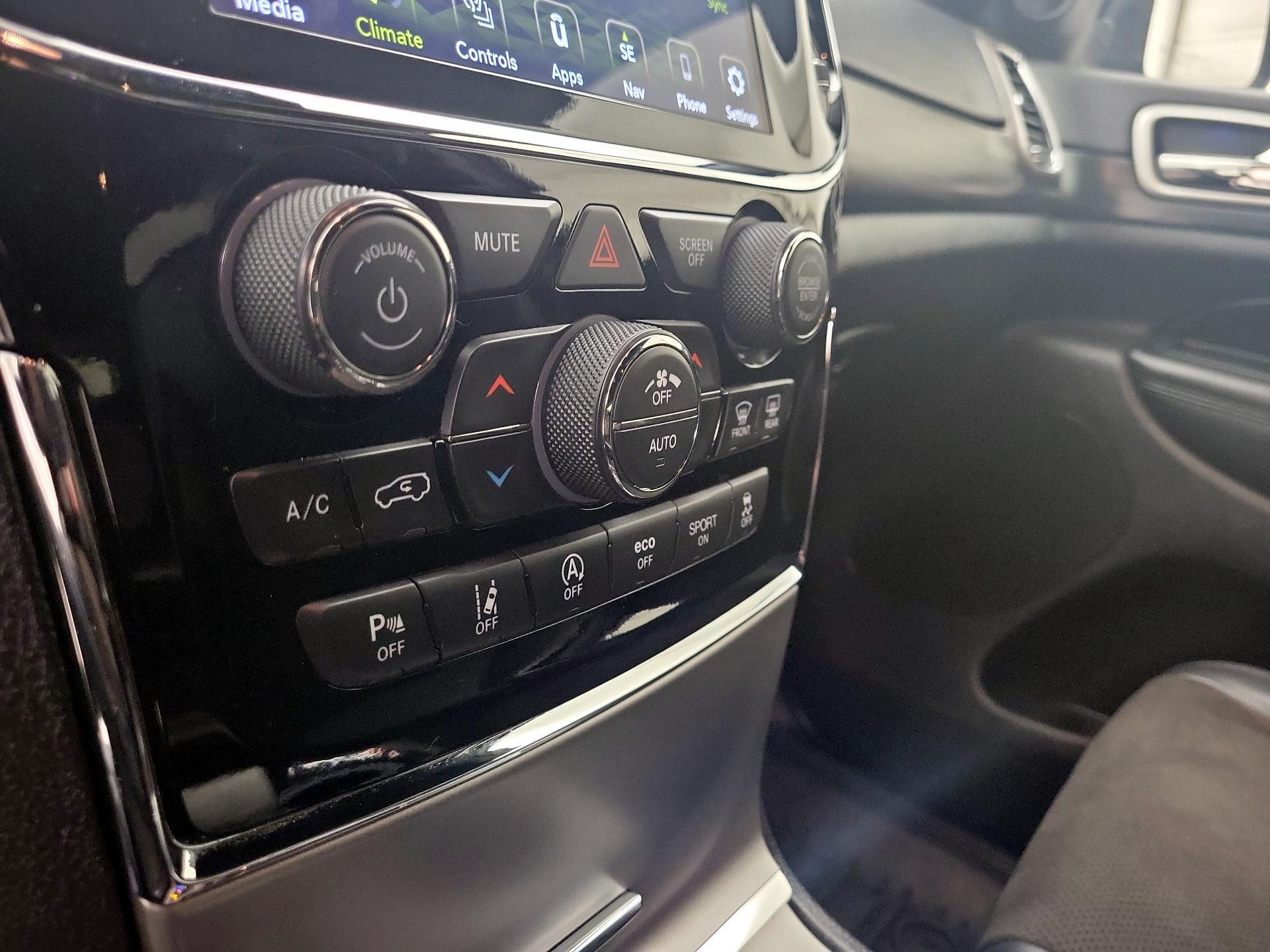 Thumbnail: 2020 Jeep Grand Cherokee - 17