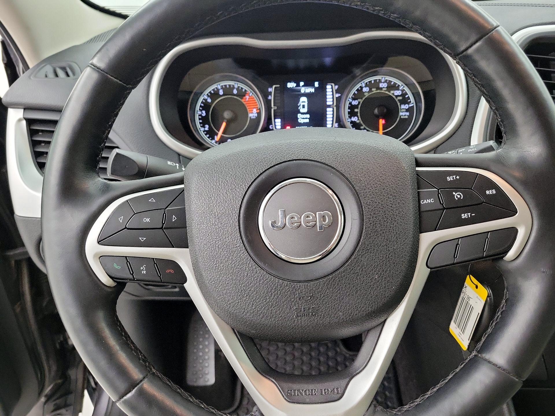 Thumbnail: 2018 Jeep Cherokee - 10
