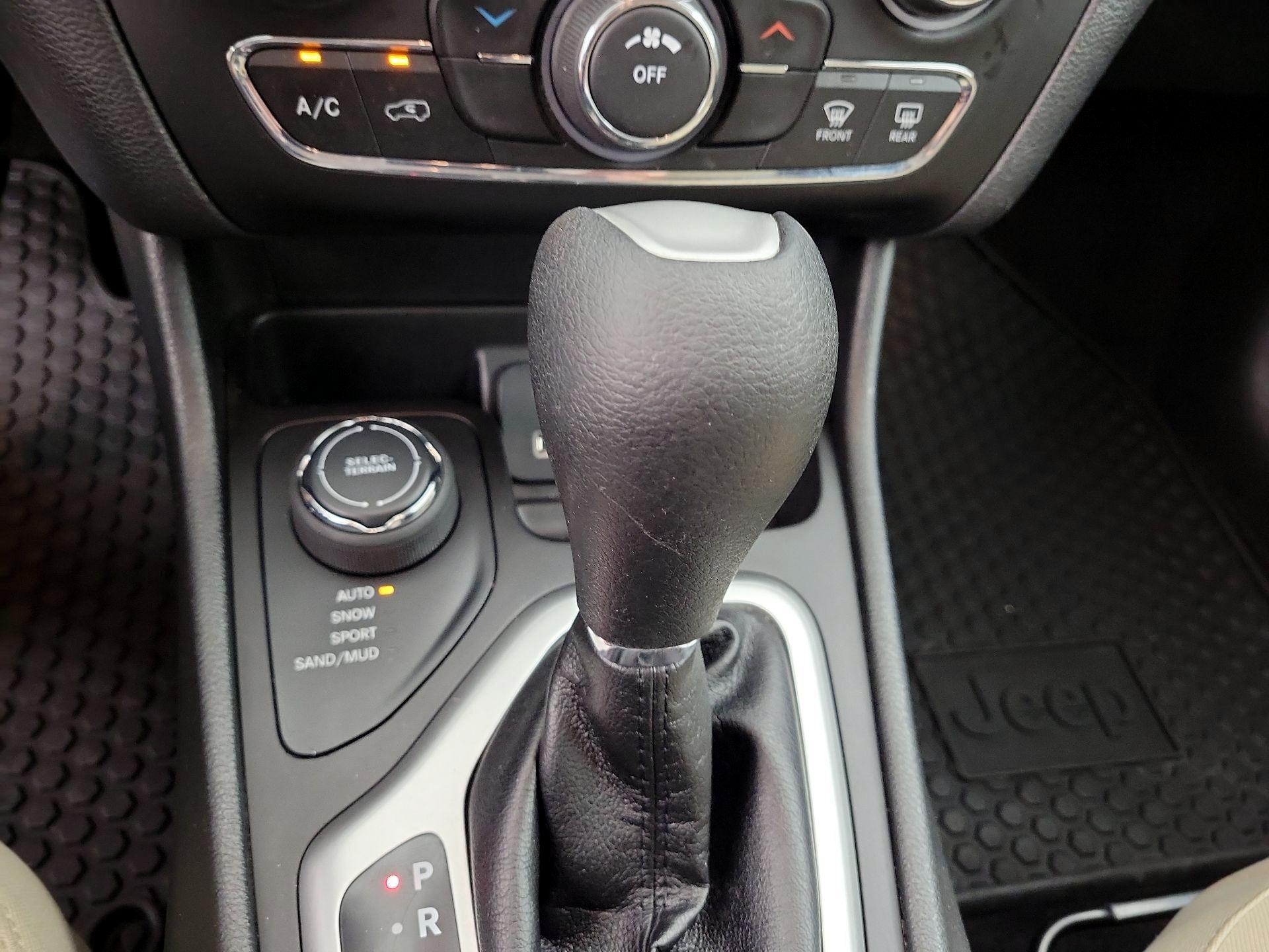 Thumbnail: 2018 Jeep Cherokee - 18