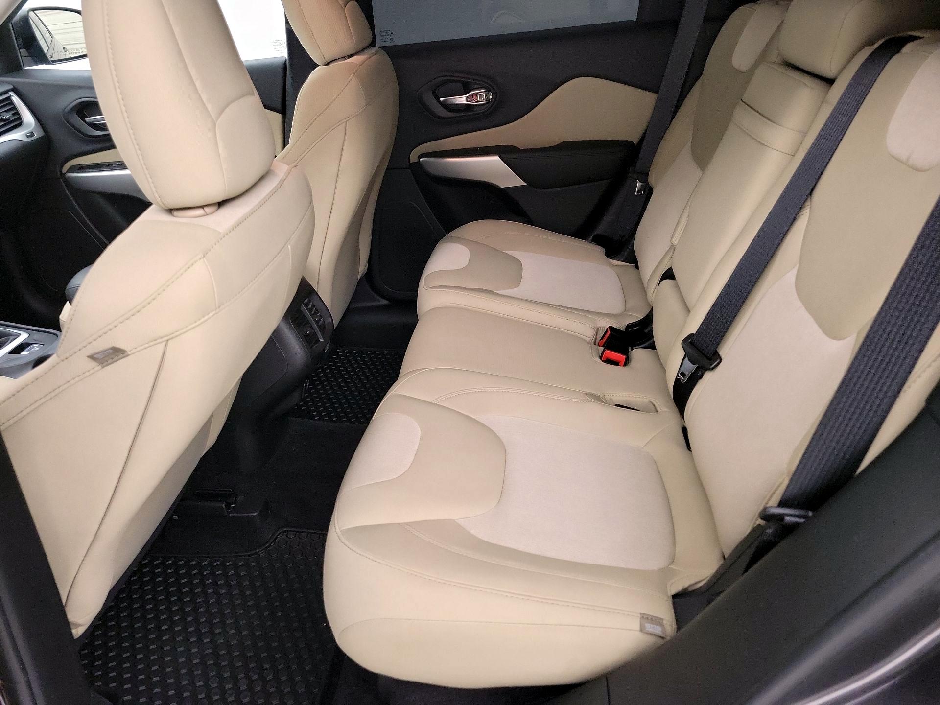 Thumbnail: 2018 Jeep Cherokee - 20