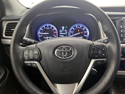 Steering Wheel & Instrument Cluster (On)