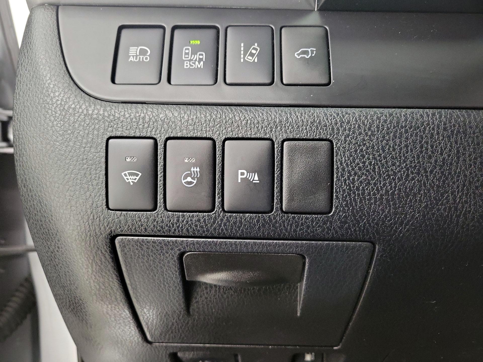 Thumbnail: 2015 Toyota Highlander - 13