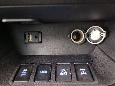 USB/AUX Ports
