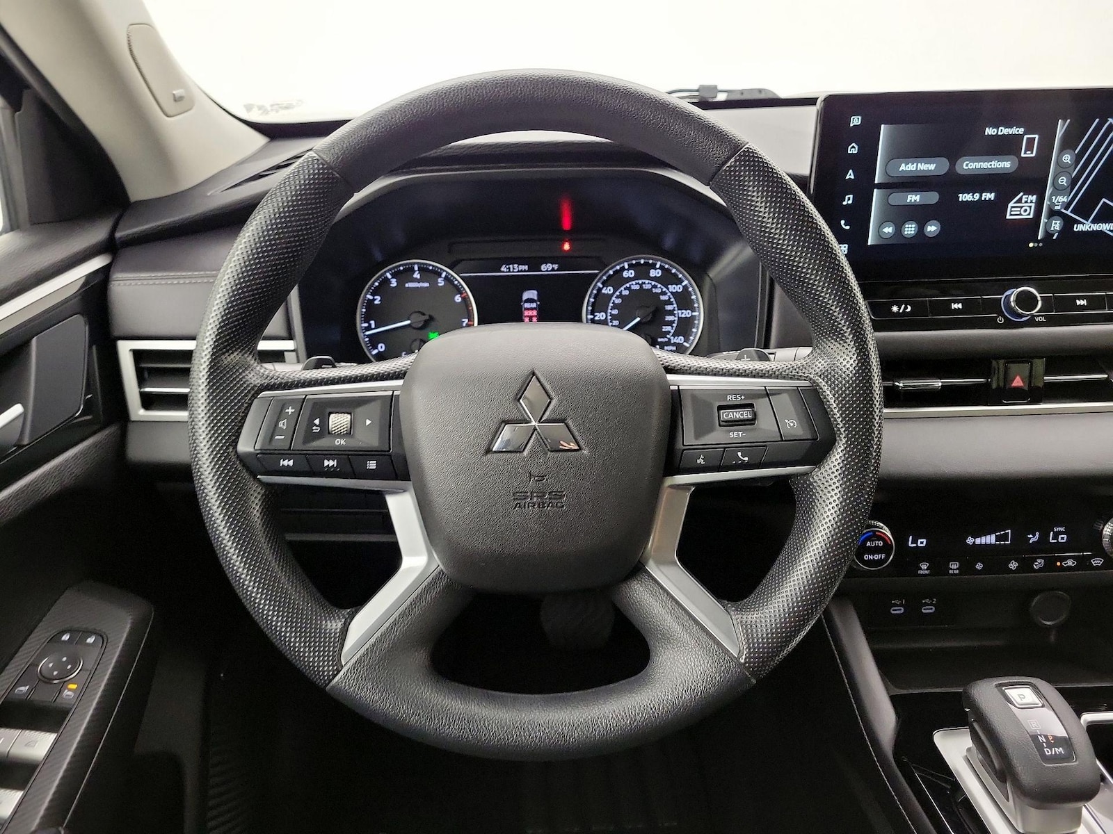 2025 Mitsubishi Outlander ES - Photo 11