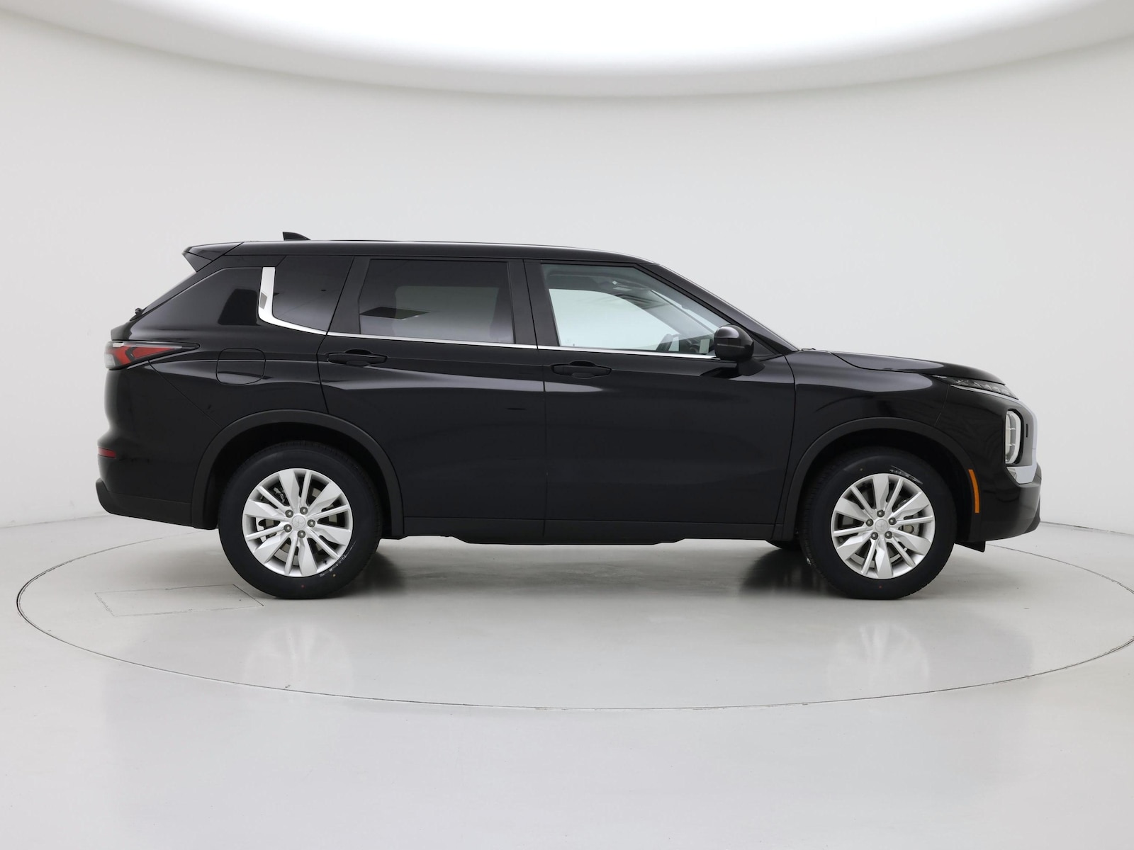 2025 Mitsubishi Outlander ES - Photo 8