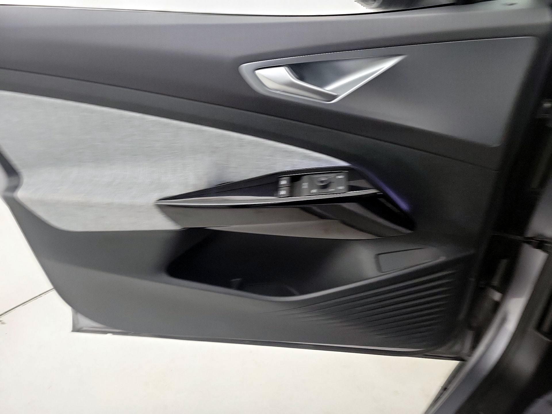 Thumbnail: 2023 Volkswagen ID.4 - 12