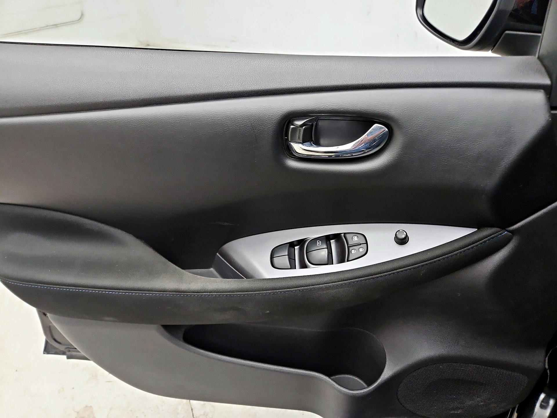 Thumbnail: 2025 Nissan Leaf - 12