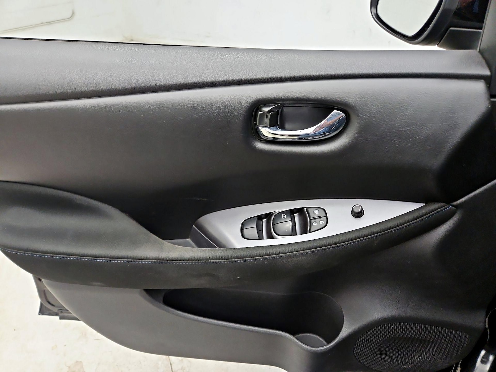2025 Nissan Leaf S - Photo 13