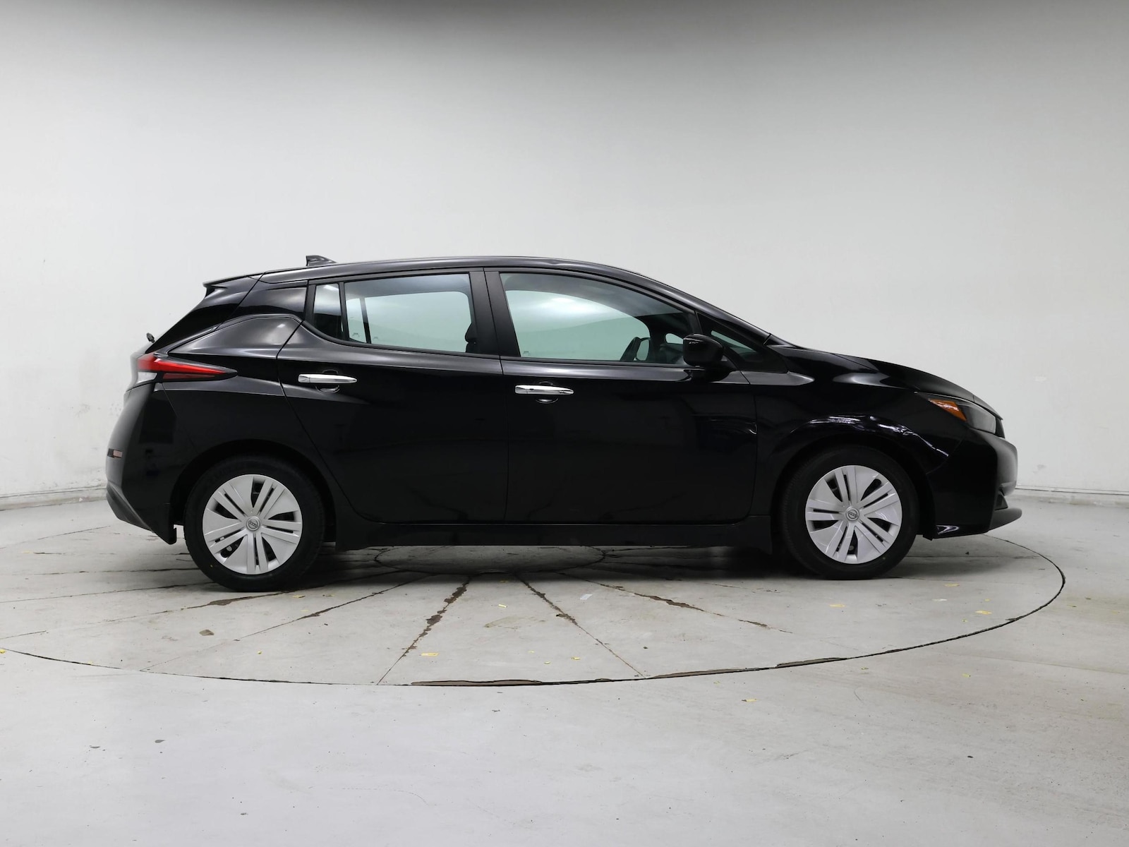 2025 Nissan Leaf S - Photo 8