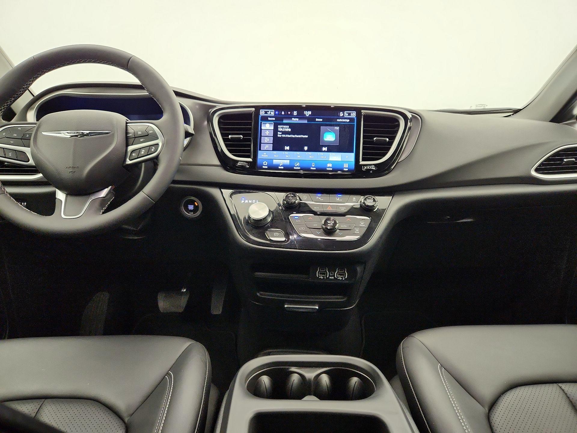 Thumbnail: 2025 Chrysler Pacifica - 9