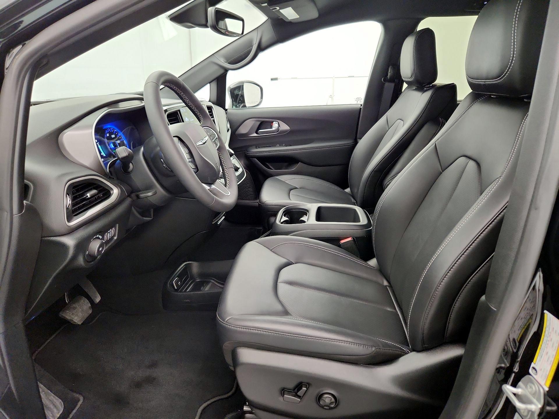 Thumbnail: 2025 Chrysler Pacifica - 11