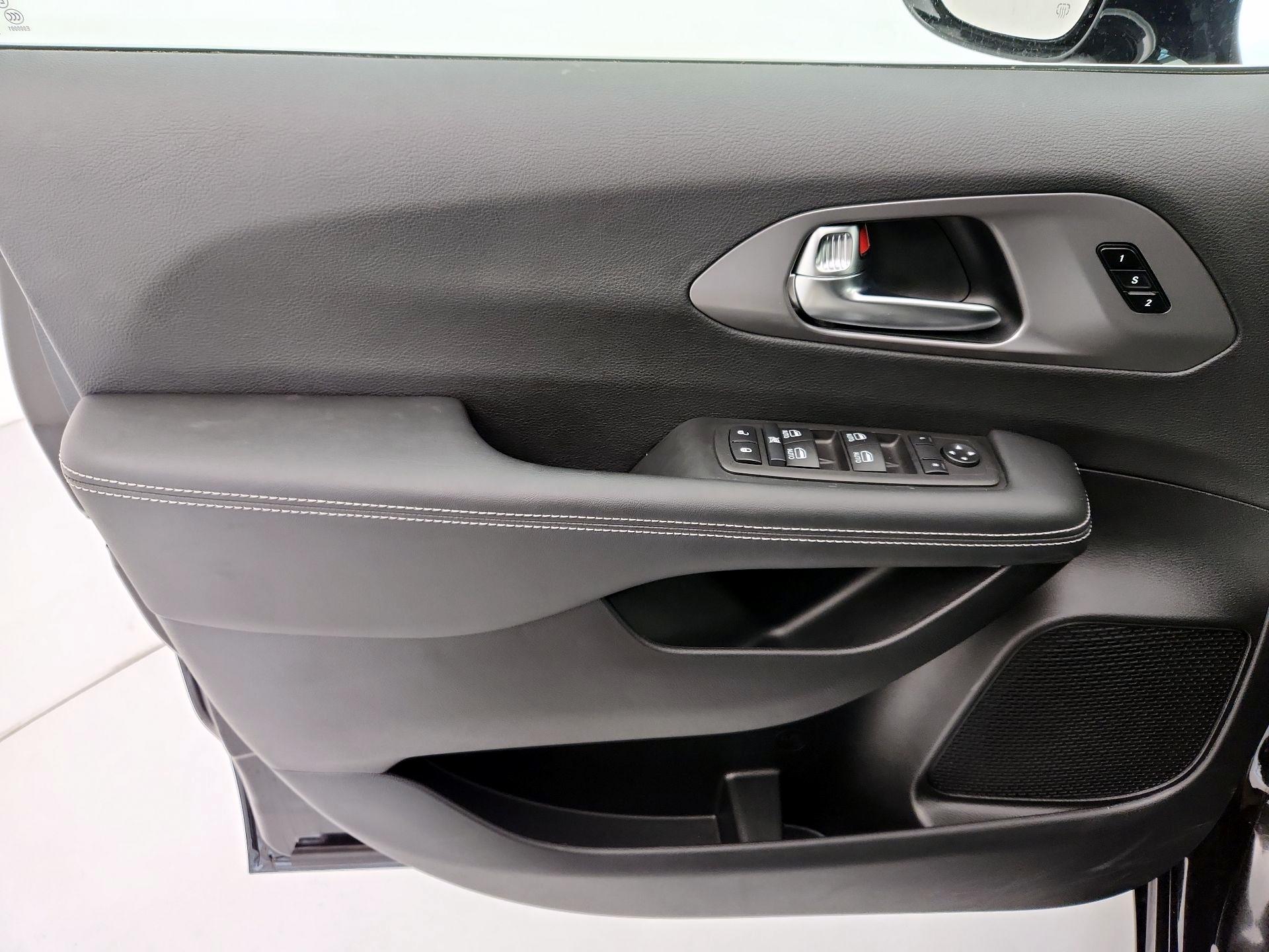 Thumbnail: 2025 Chrysler Pacifica - 12