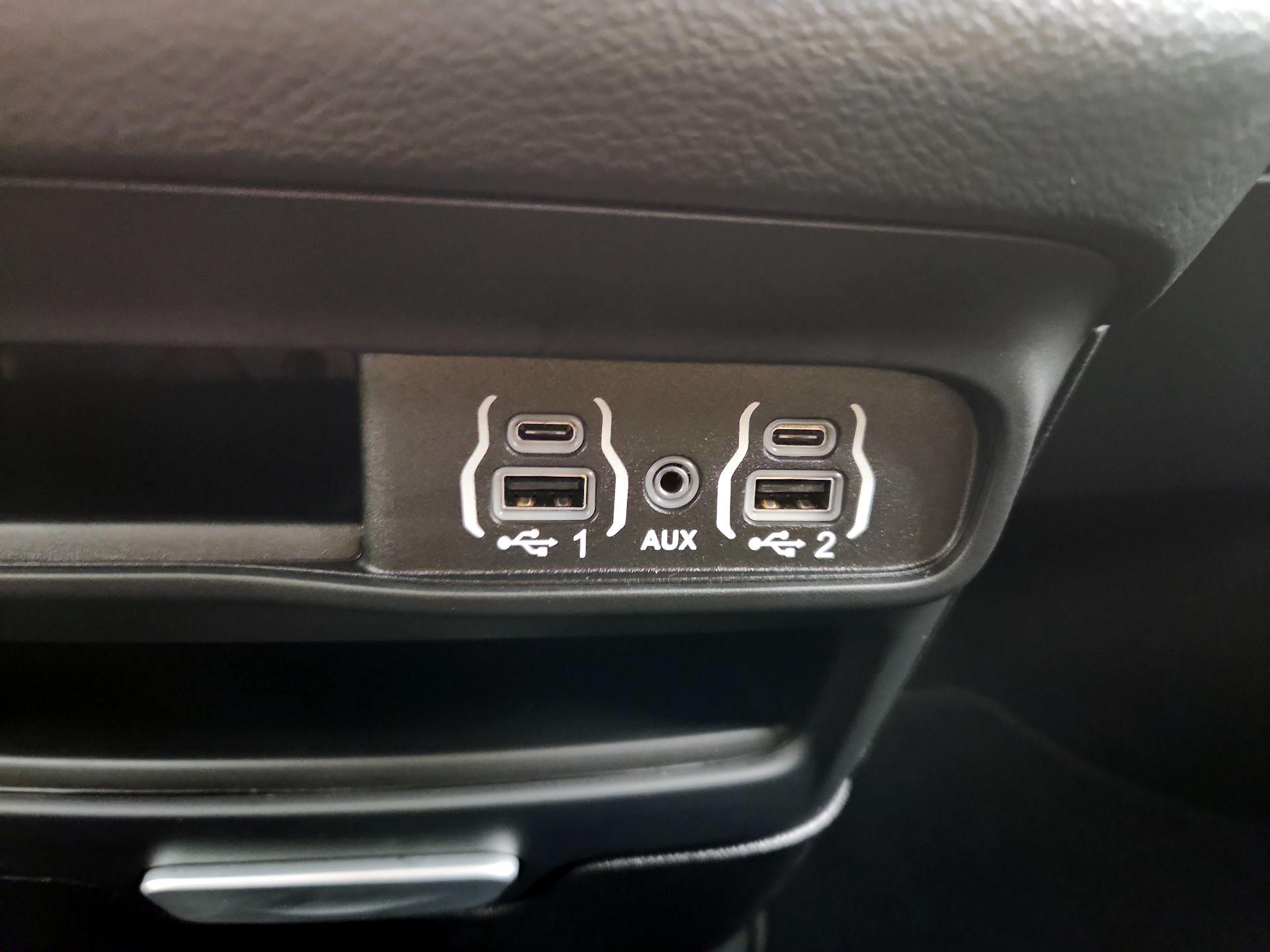 Thumbnail: 2025 Chrysler Pacifica - 18