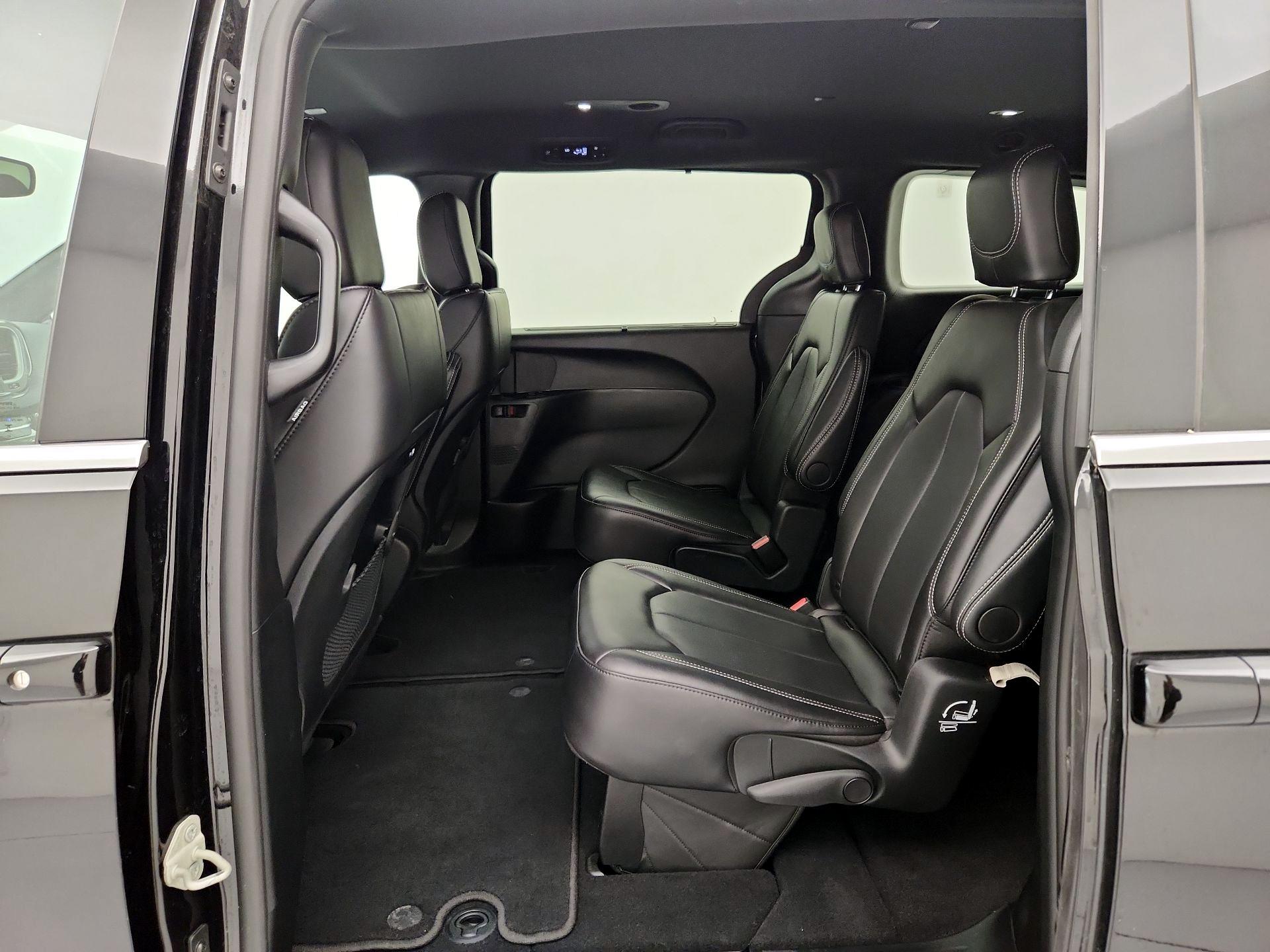 Thumbnail: 2025 Chrysler Pacifica - 19