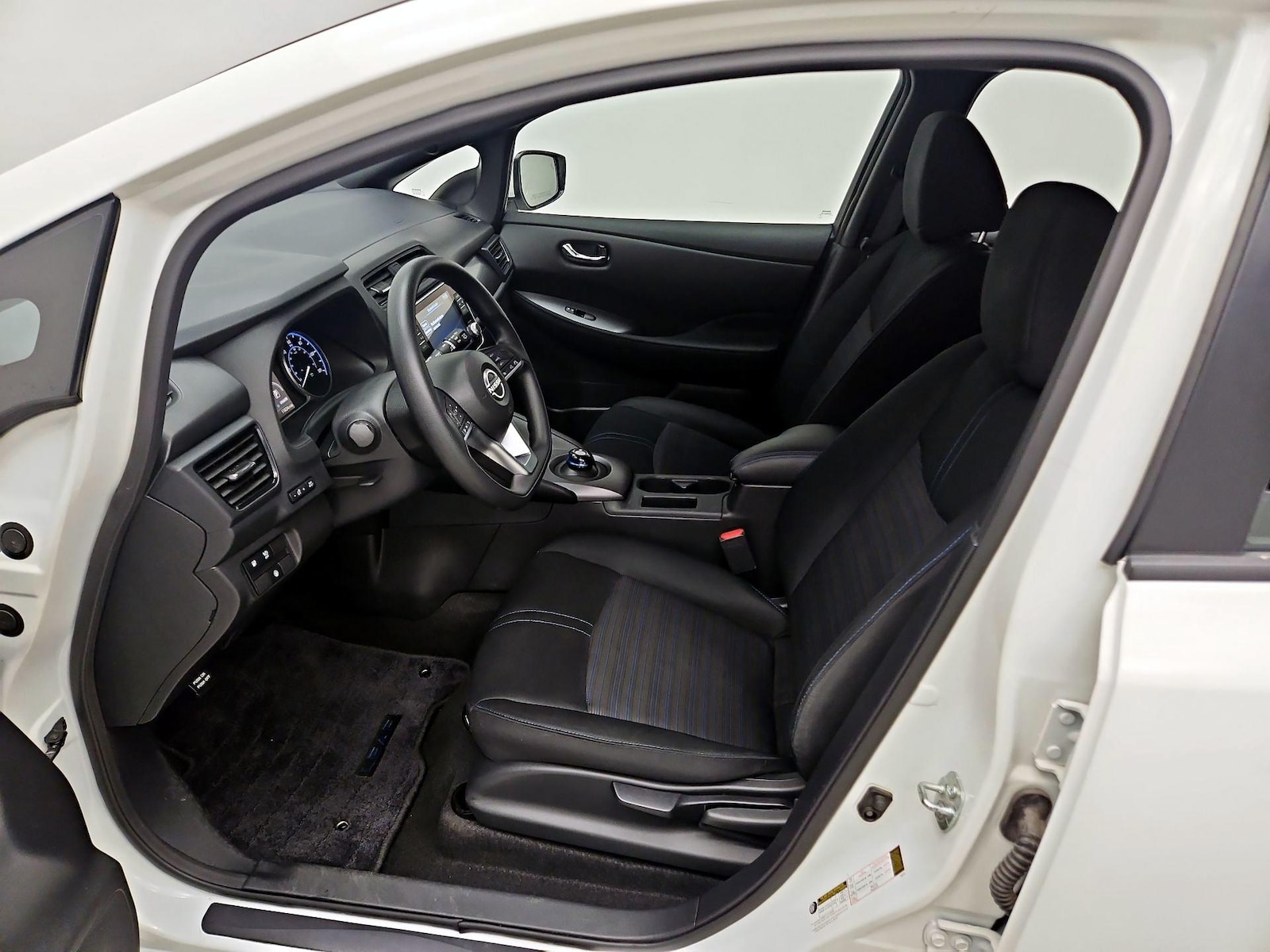 2025 Nissan Leaf S - Photo 12