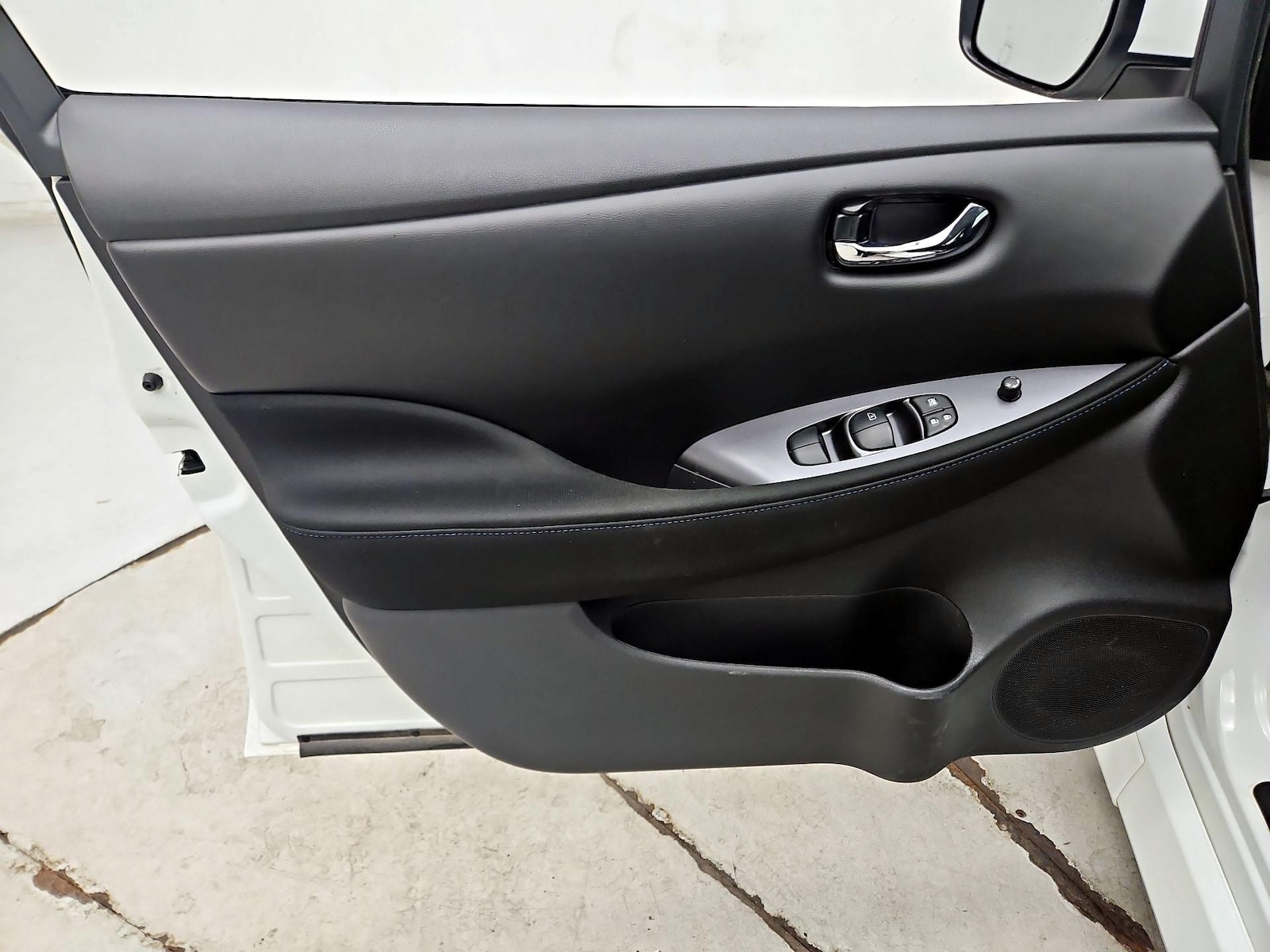 2025 Nissan Leaf S - Photo 13