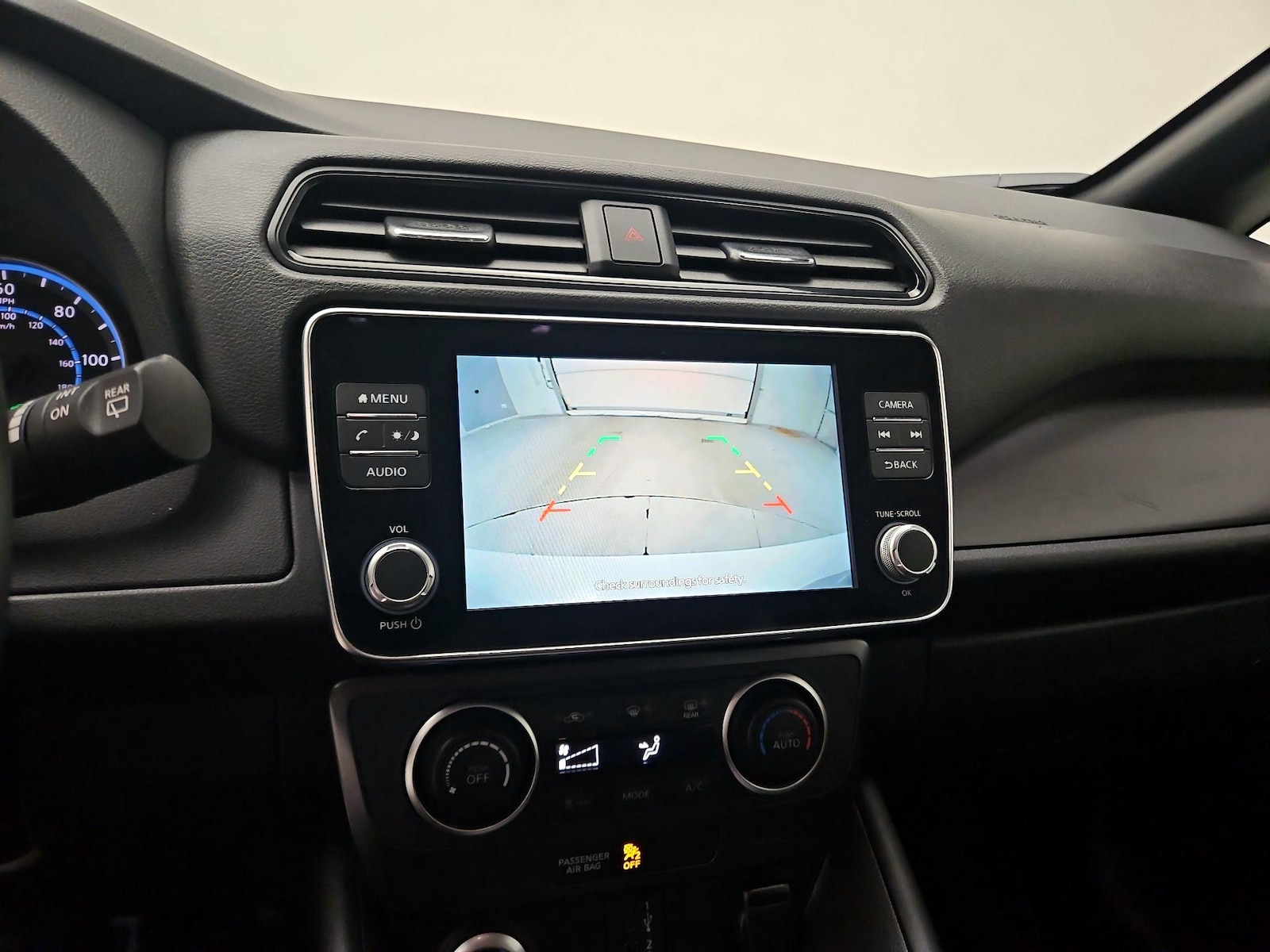 2025 Nissan Leaf S - Photo 15