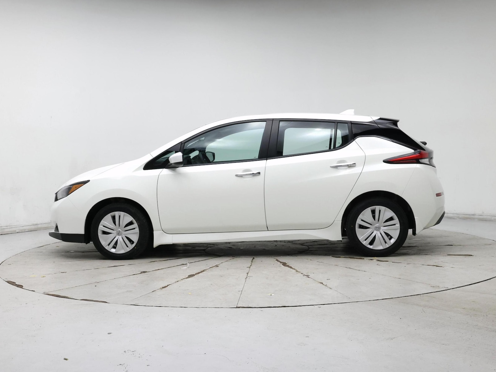 2025 Nissan Leaf S - Photo 4