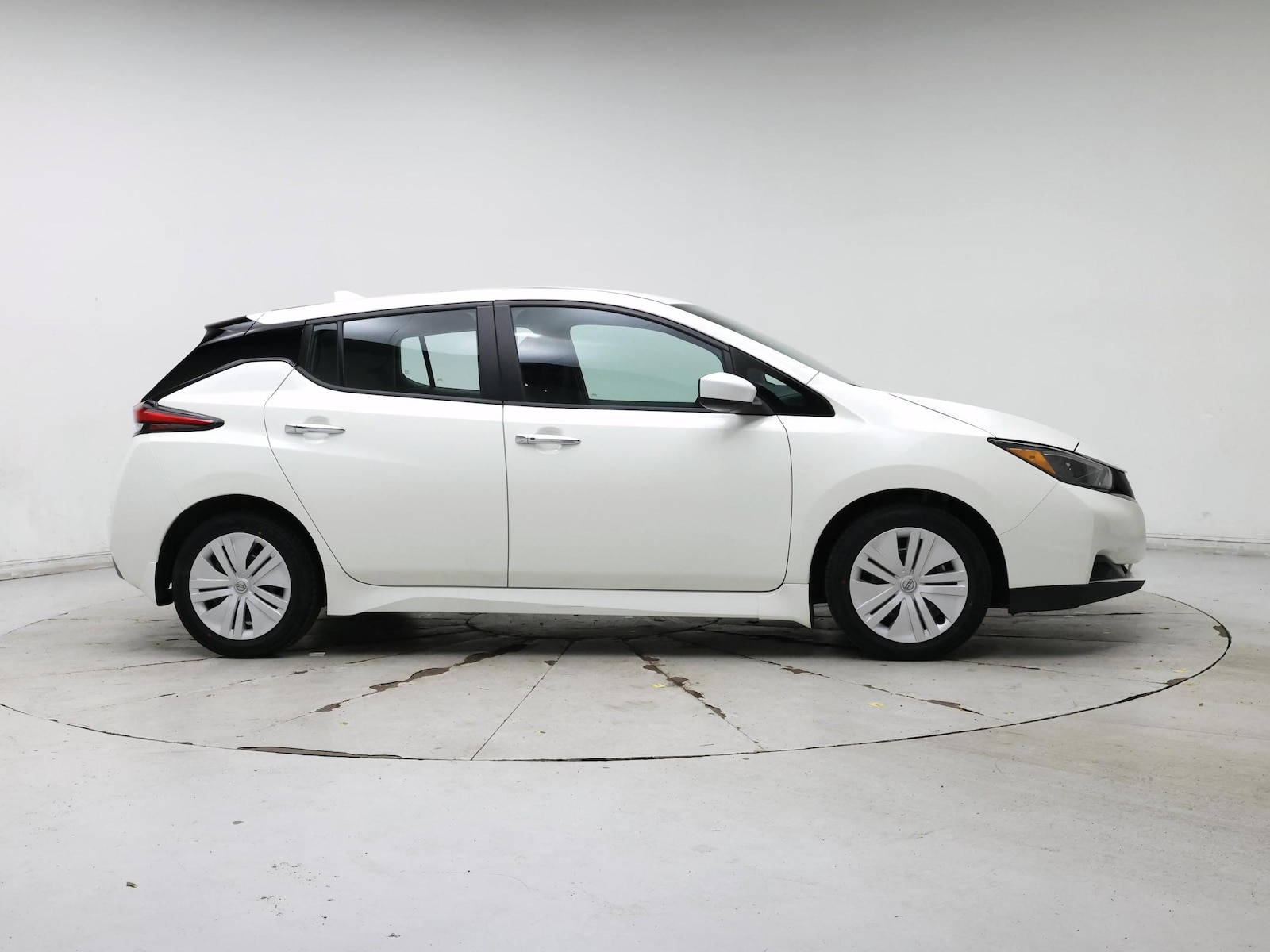 2025 Nissan Leaf S - Photo 8