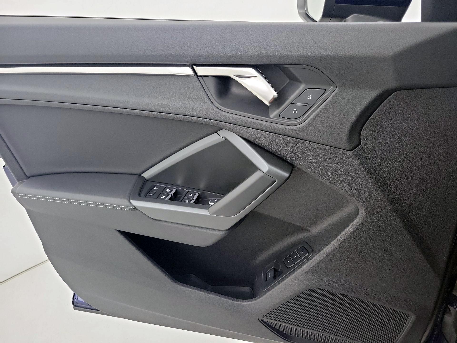 Thumbnail: 2023 Audi Q3 - 12