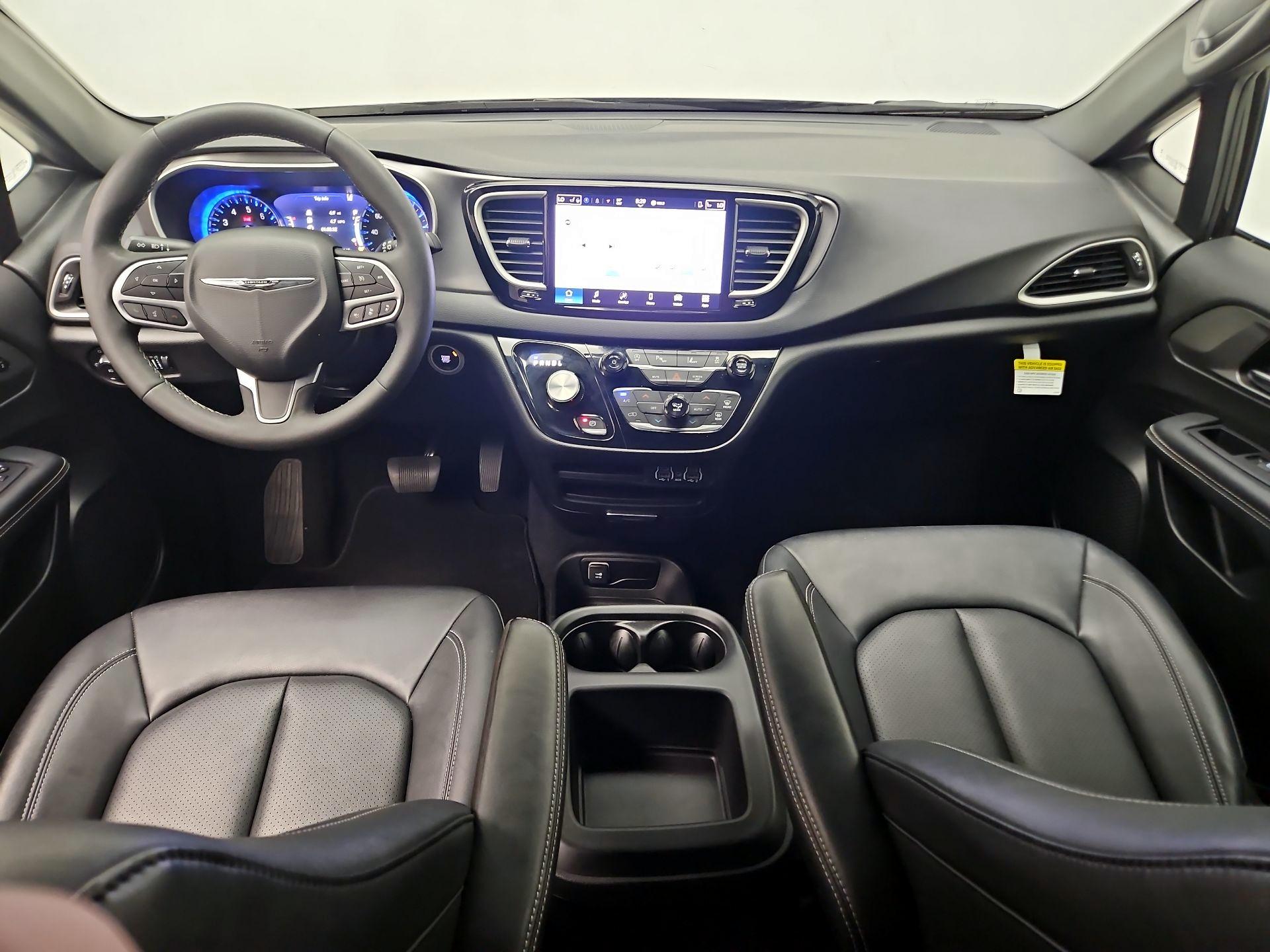 Thumbnail: 2025 Chrysler Pacifica - 9
