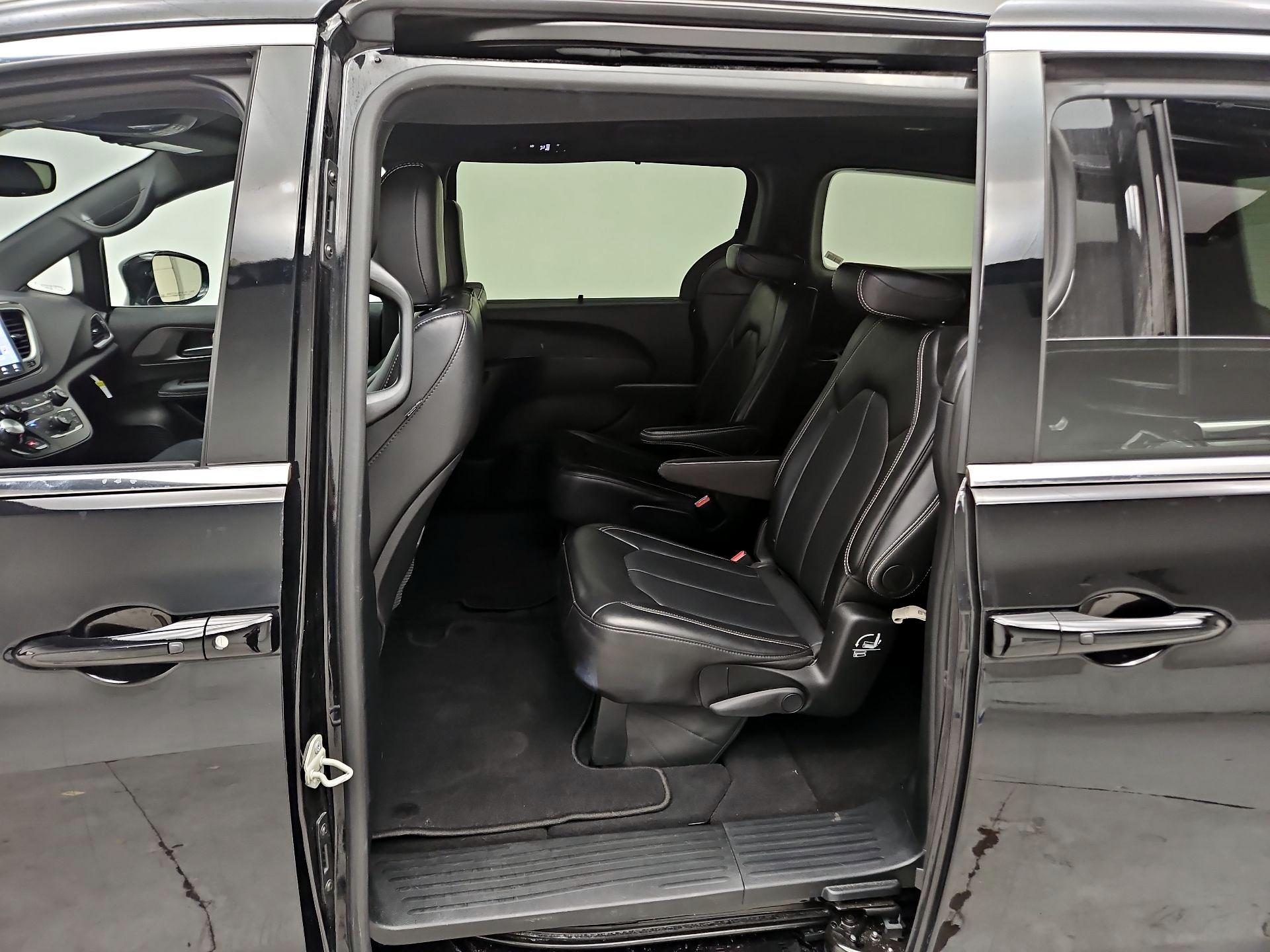 Thumbnail: 2025 Chrysler Pacifica - 19