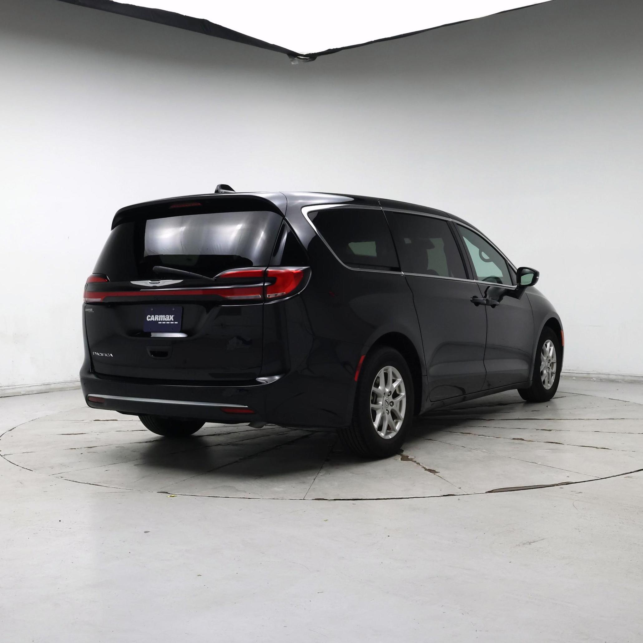 Thumbnail: 2025 Chrysler Pacifica - 8
