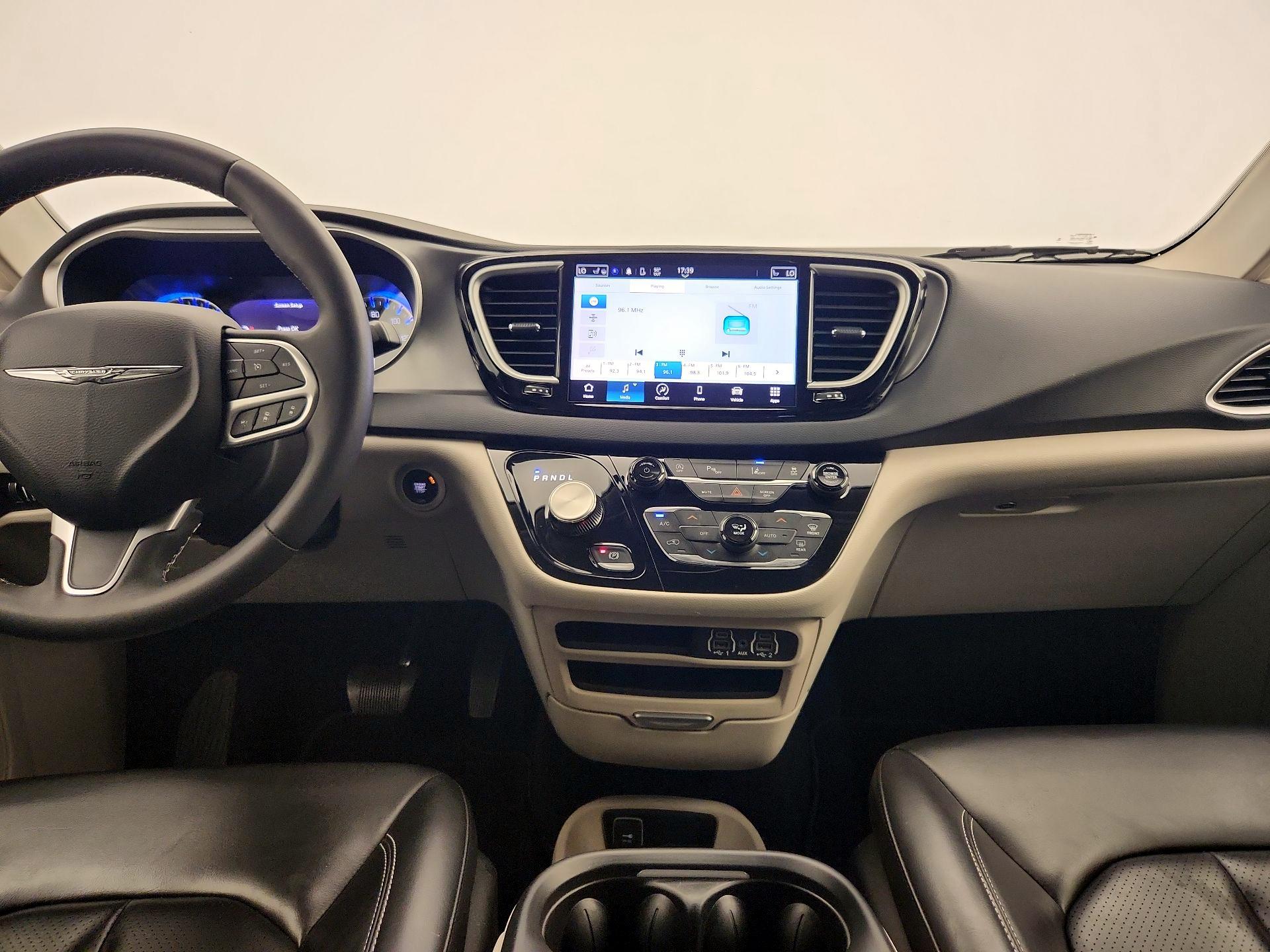 Thumbnail: 2023 Chrysler Pacifica - 9