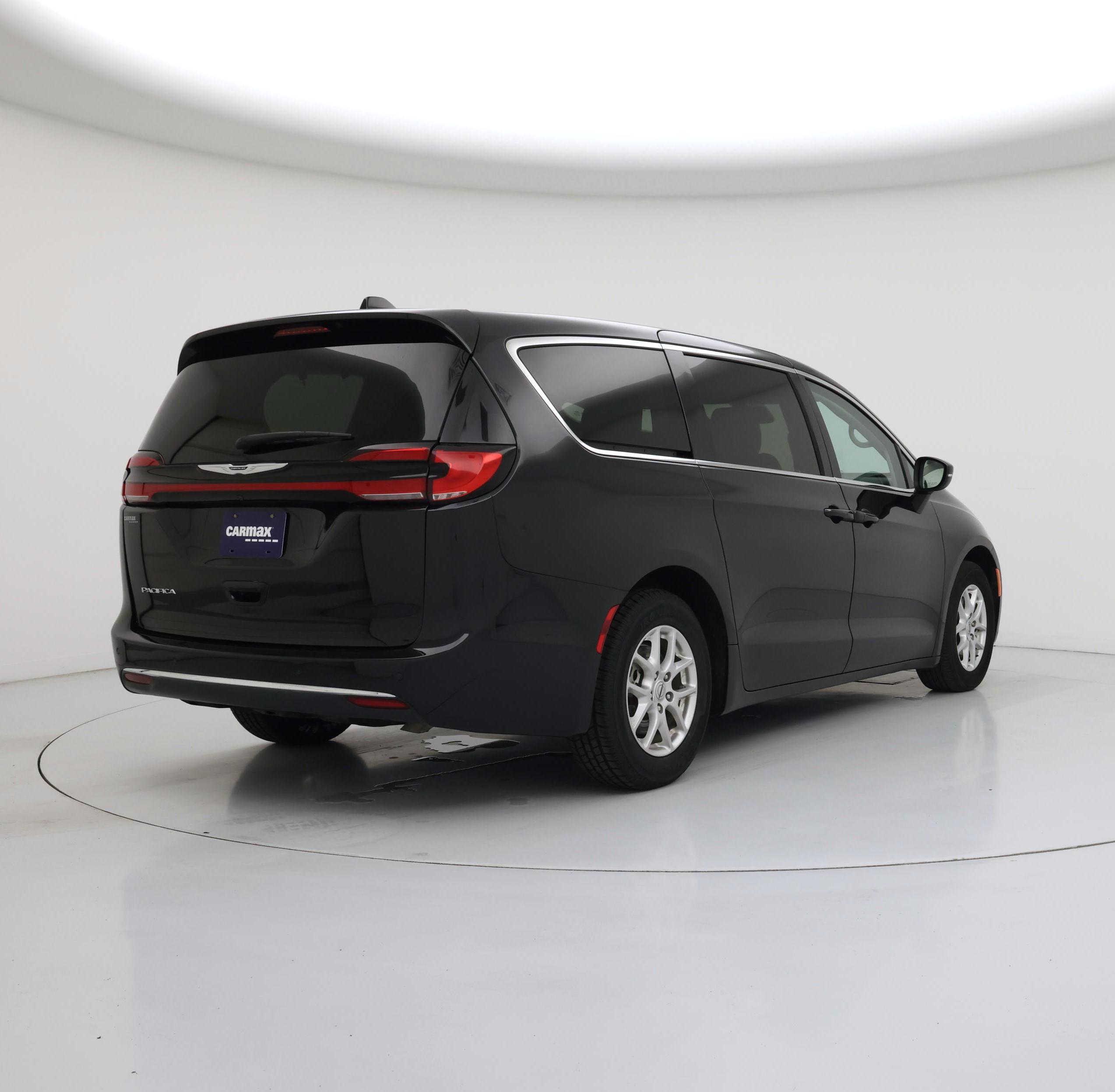 Thumbnail: 2023 Chrysler Pacifica - 8