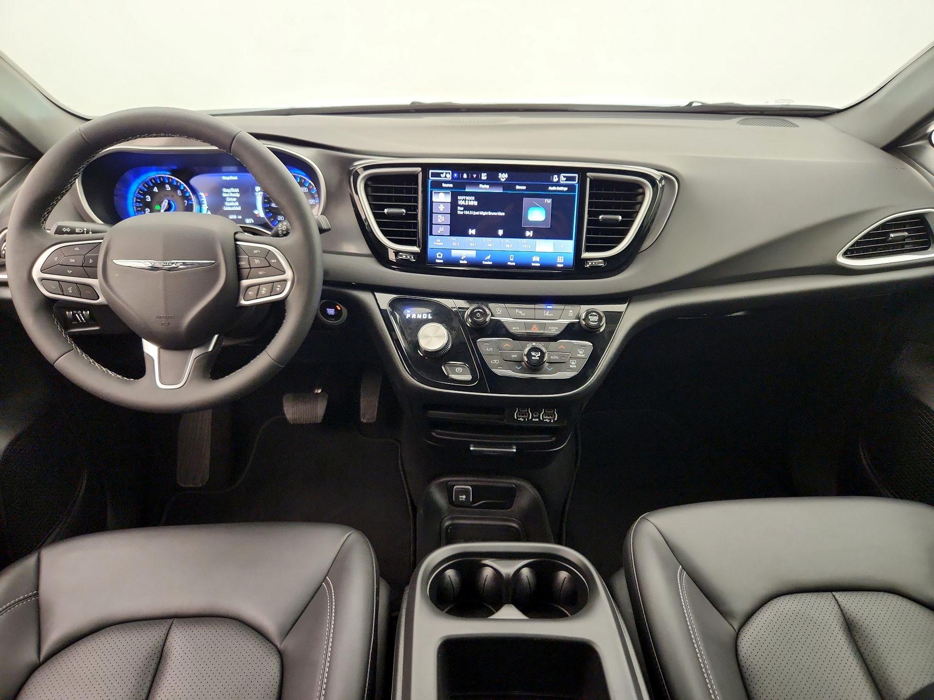 Thumbnail: 2025 Chrysler Pacifica - 9