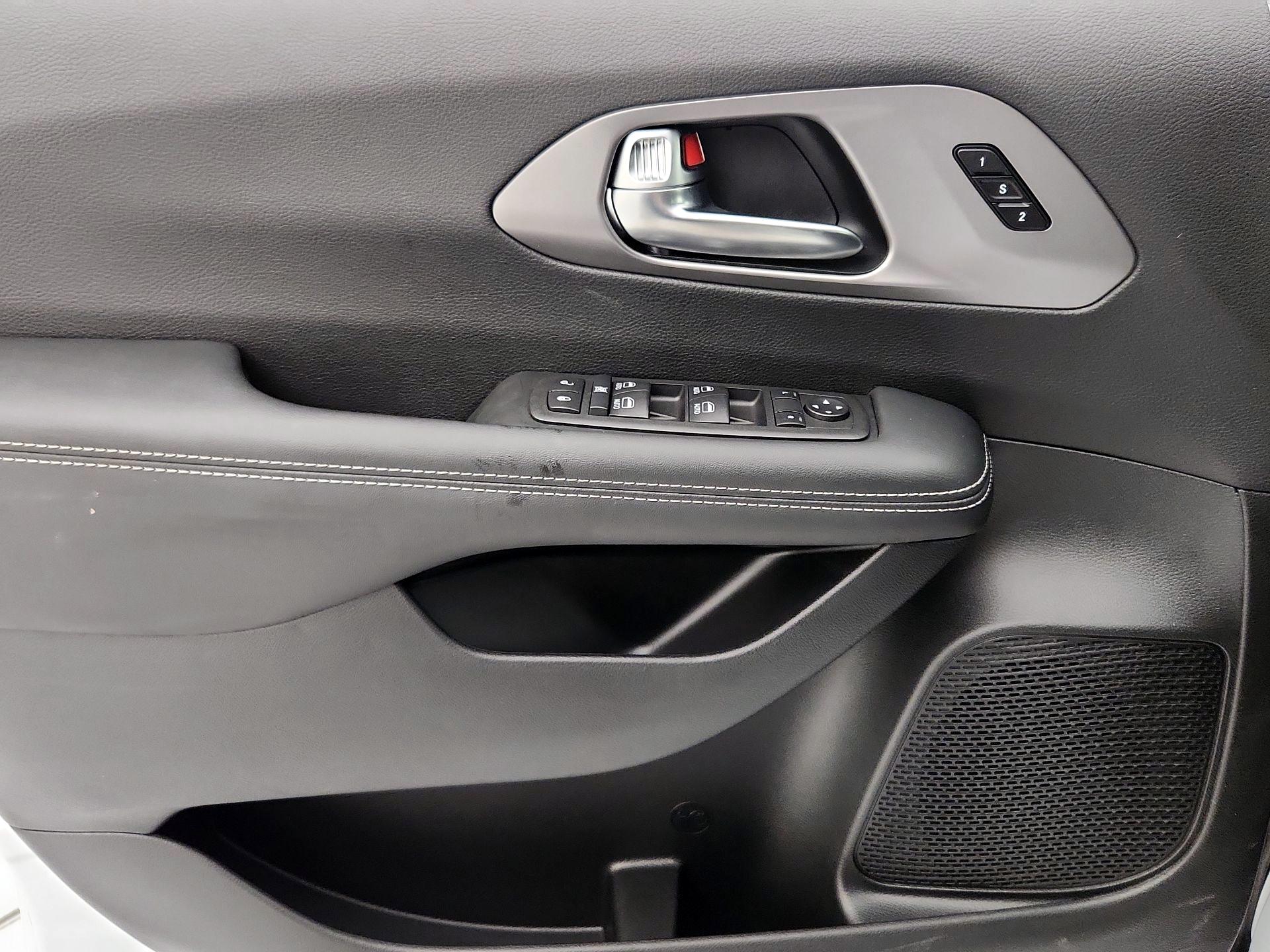 Thumbnail: 2025 Chrysler Pacifica - 12