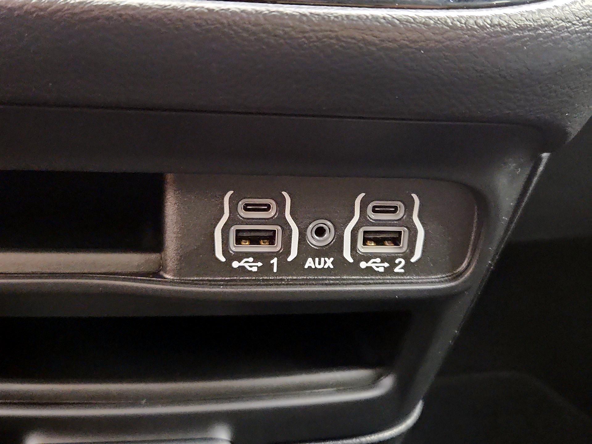 Thumbnail: 2025 Chrysler Pacifica - 18