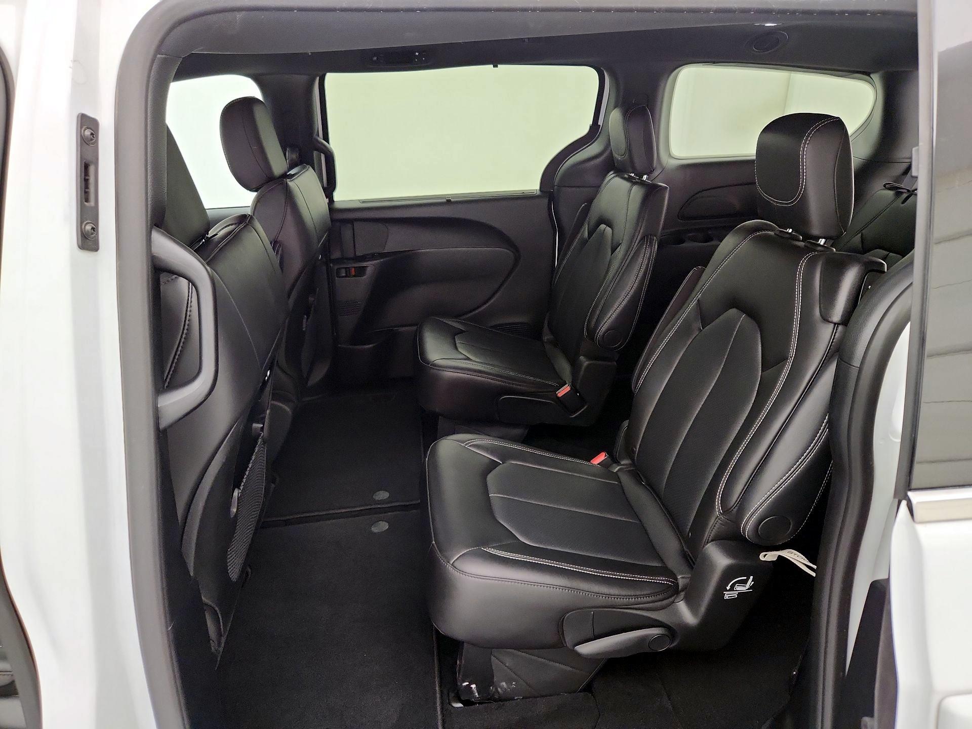 Thumbnail: 2025 Chrysler Pacifica - 19