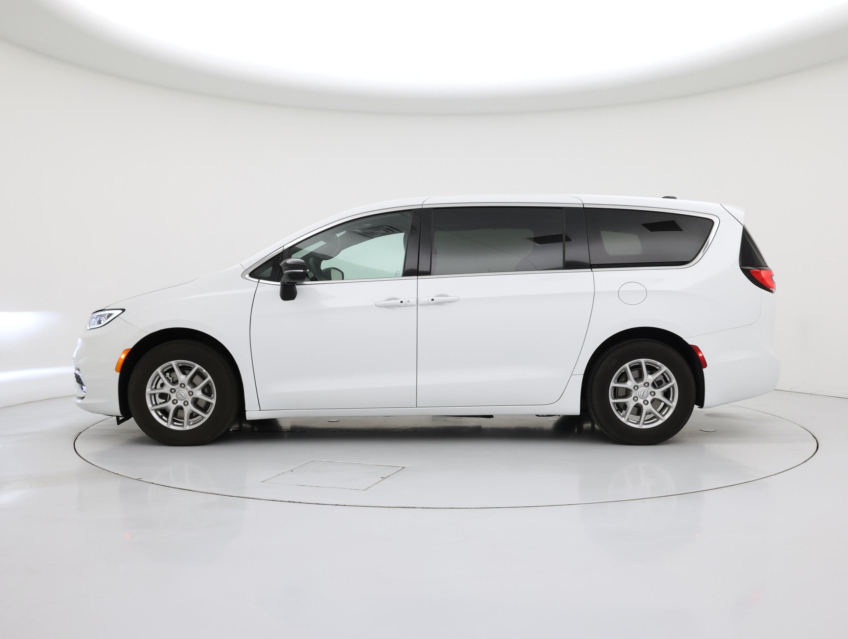 Thumbnail: 2025 Chrysler Pacifica - 3