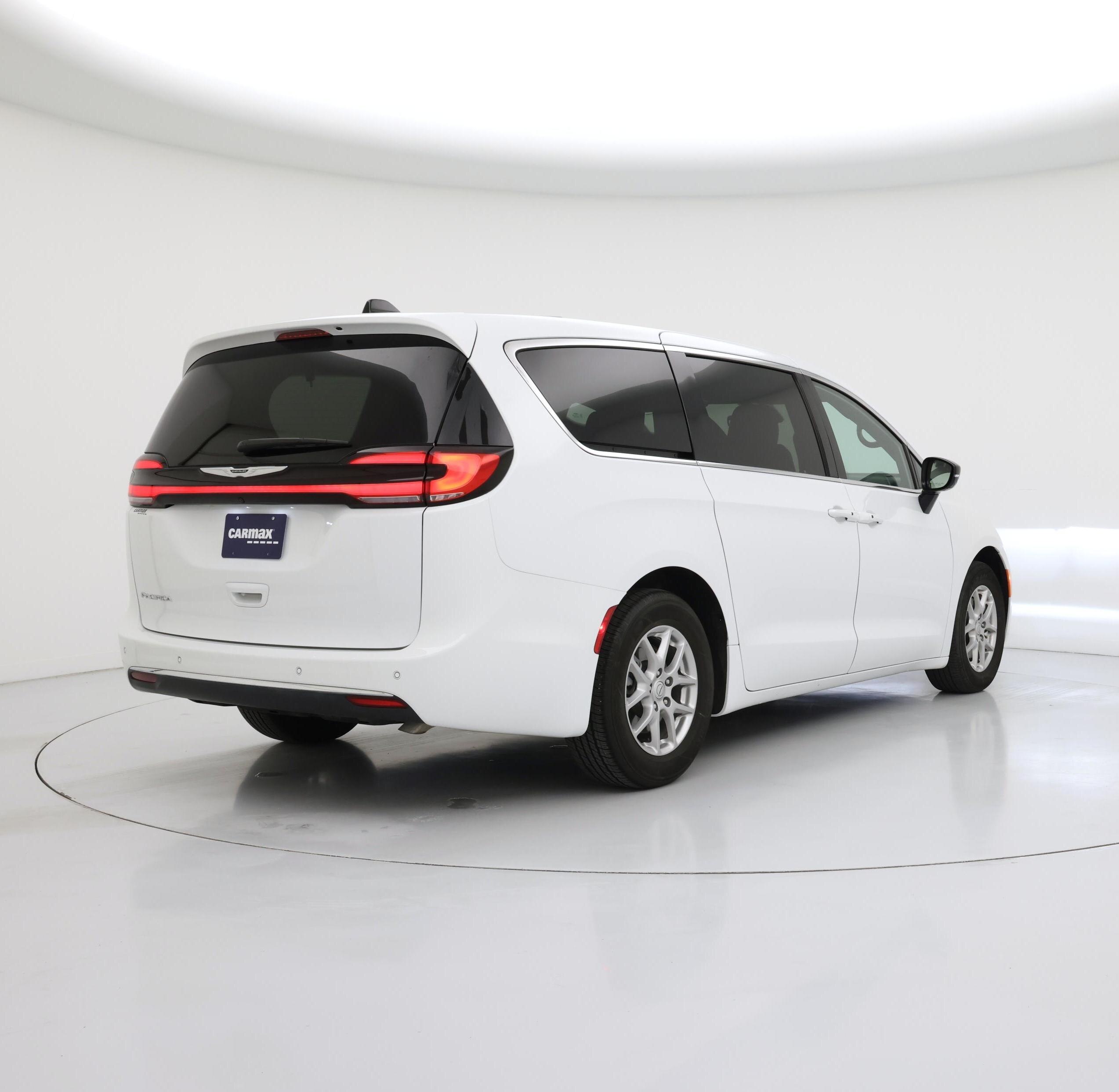 Thumbnail: 2025 Chrysler Pacifica - 8