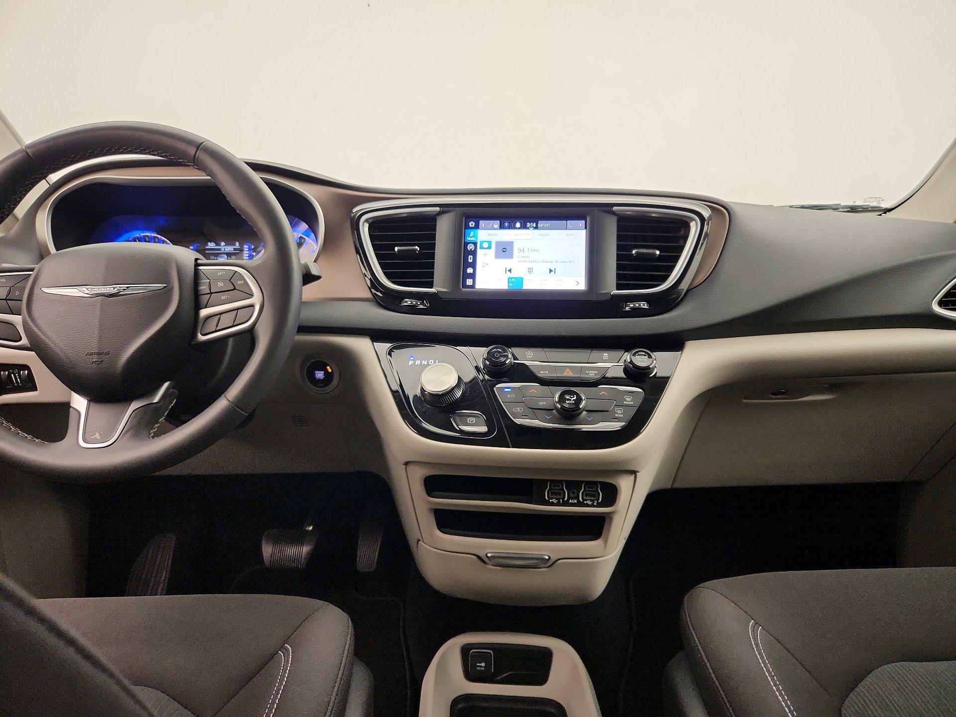 Thumbnail: 2023 Chrysler Voyager - 9