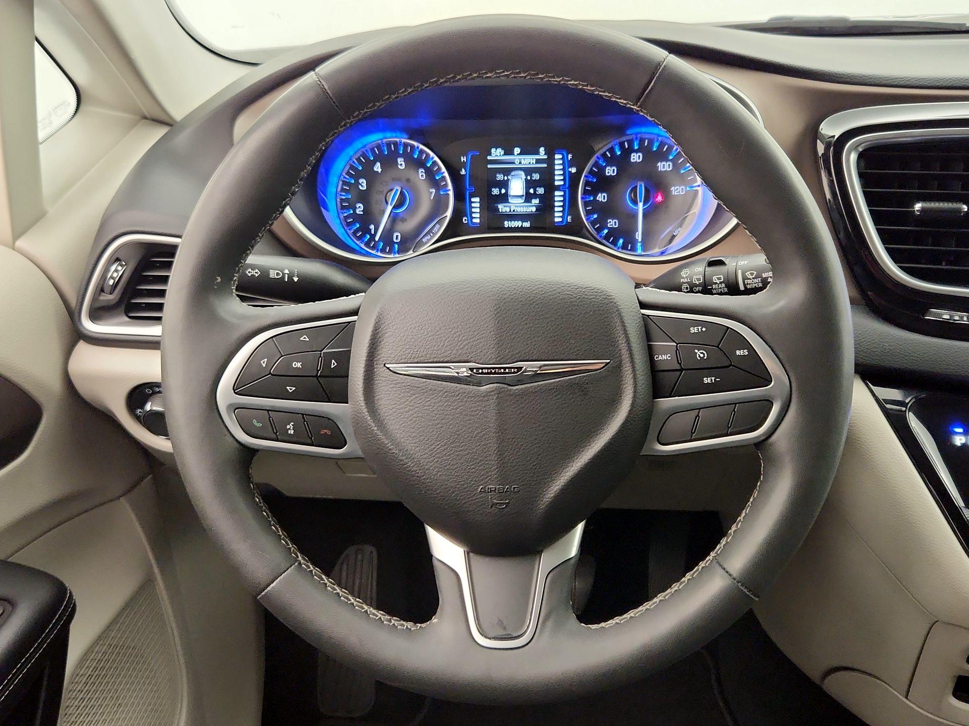 Thumbnail: 2023 Chrysler Voyager - 10