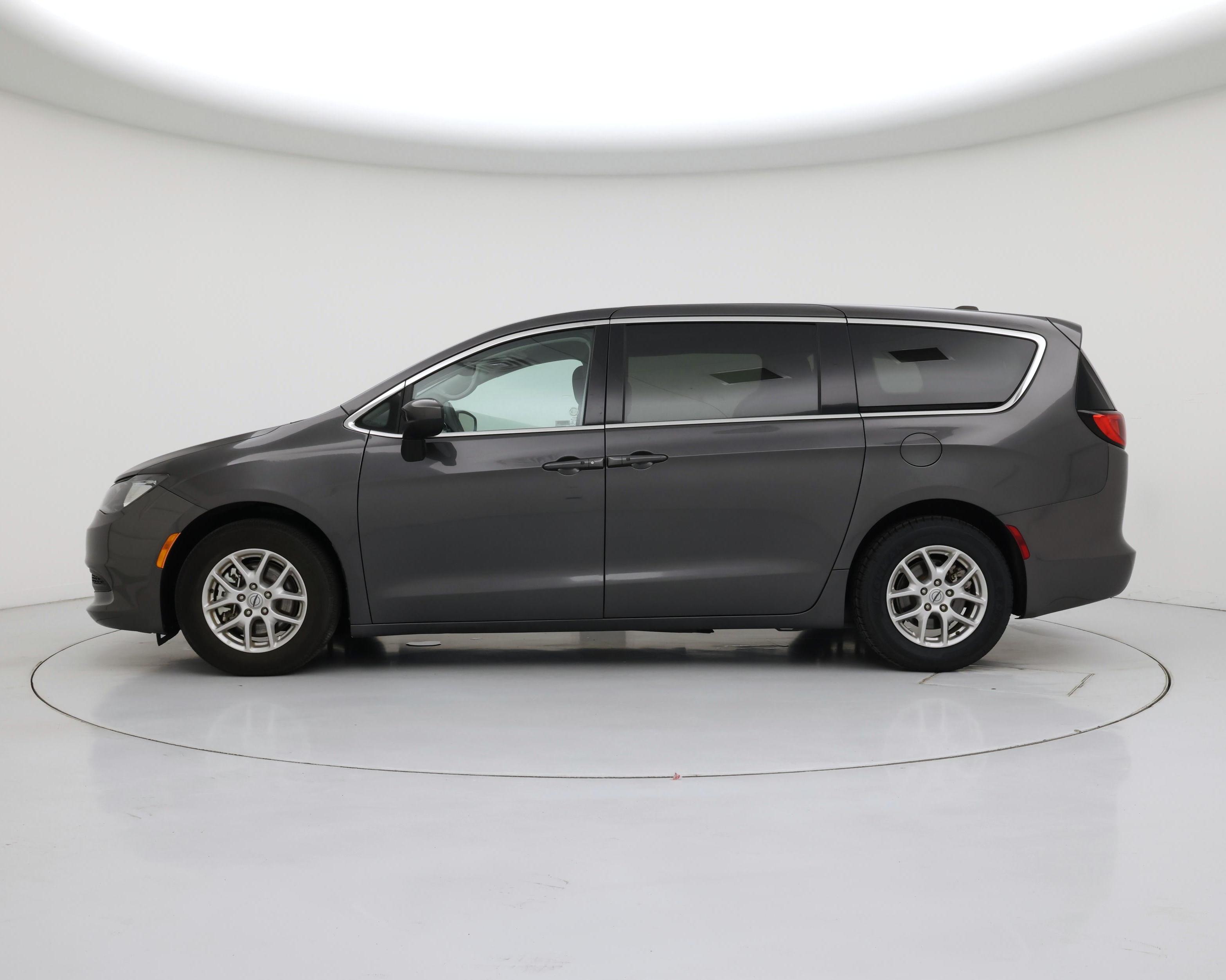 Thumbnail: 2023 Chrysler Voyager - 3