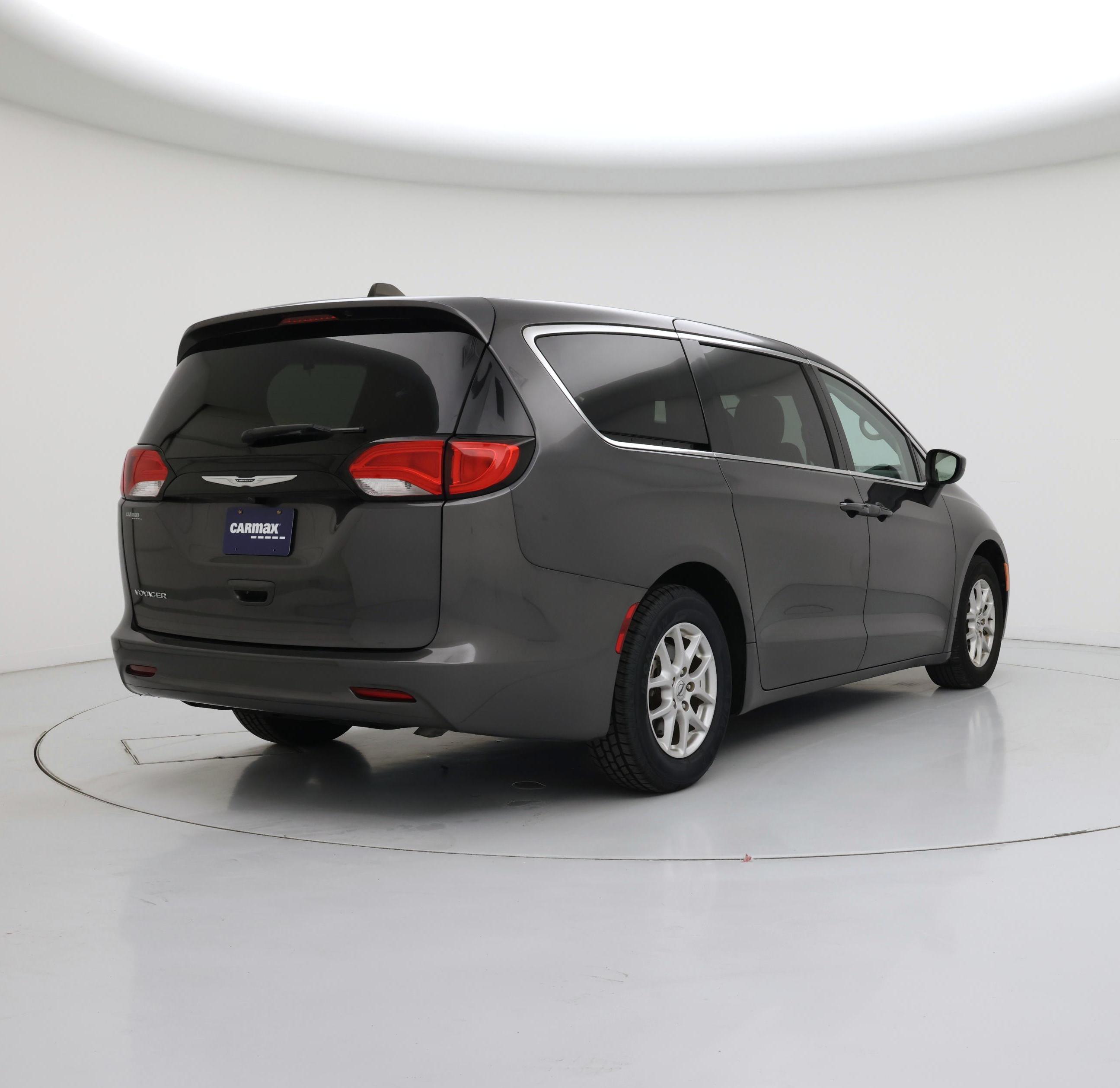 Thumbnail: 2023 Chrysler Voyager - 8