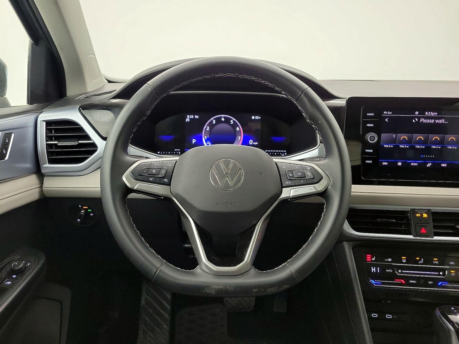 2025 Volkswagen Taos SE - Photo 11