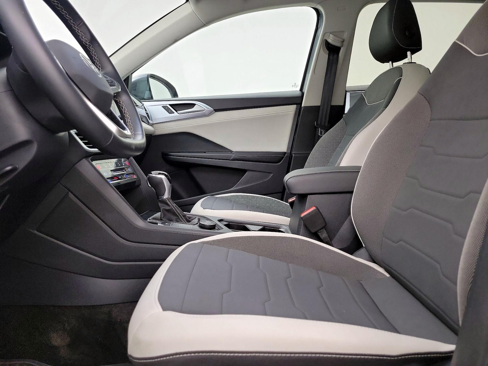 2025 Volkswagen Taos SE - Photo 12